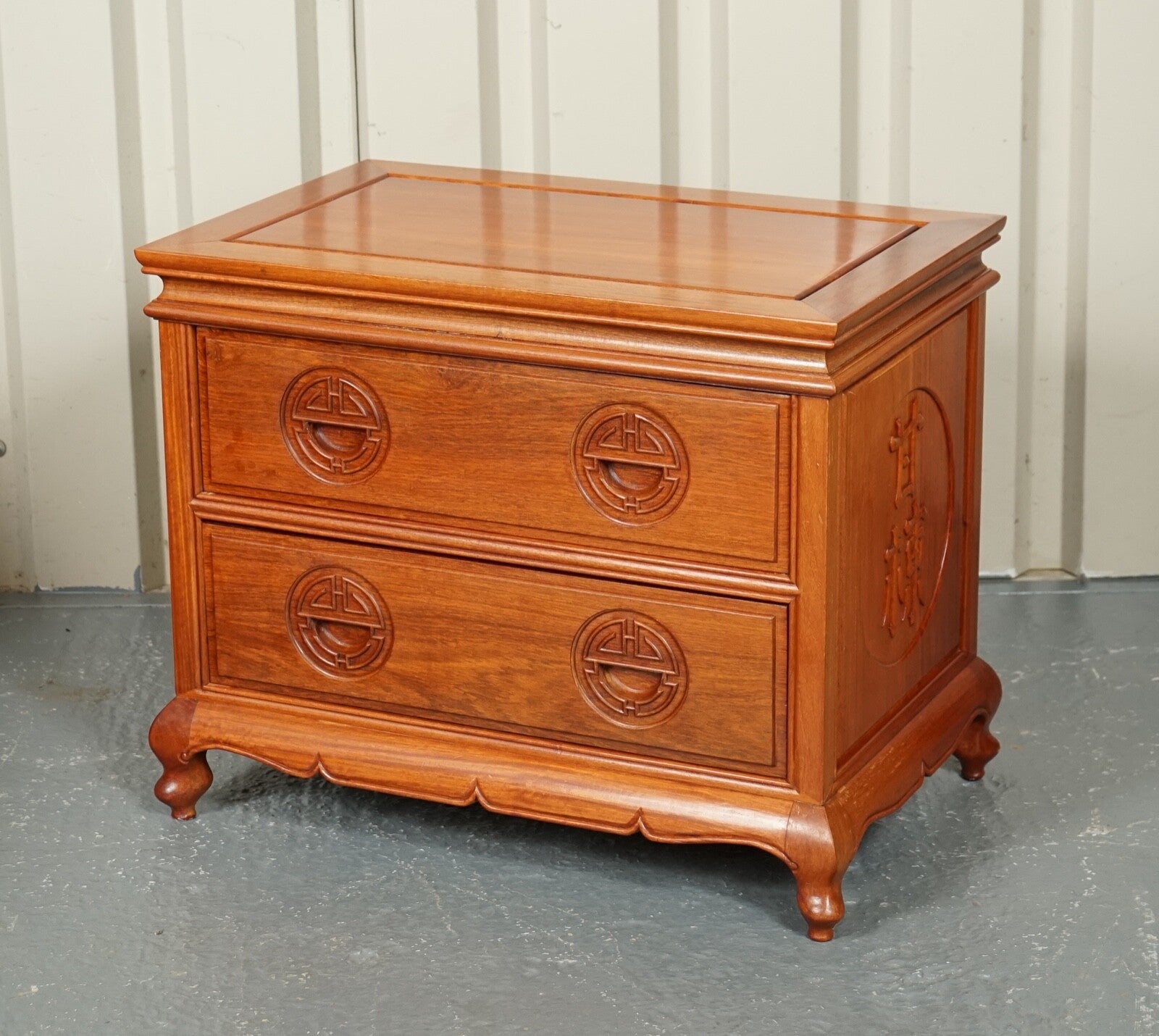 BEAUTIFUL VINTAGE TEAK ORIENTAL CHEST OF DRAWERS
