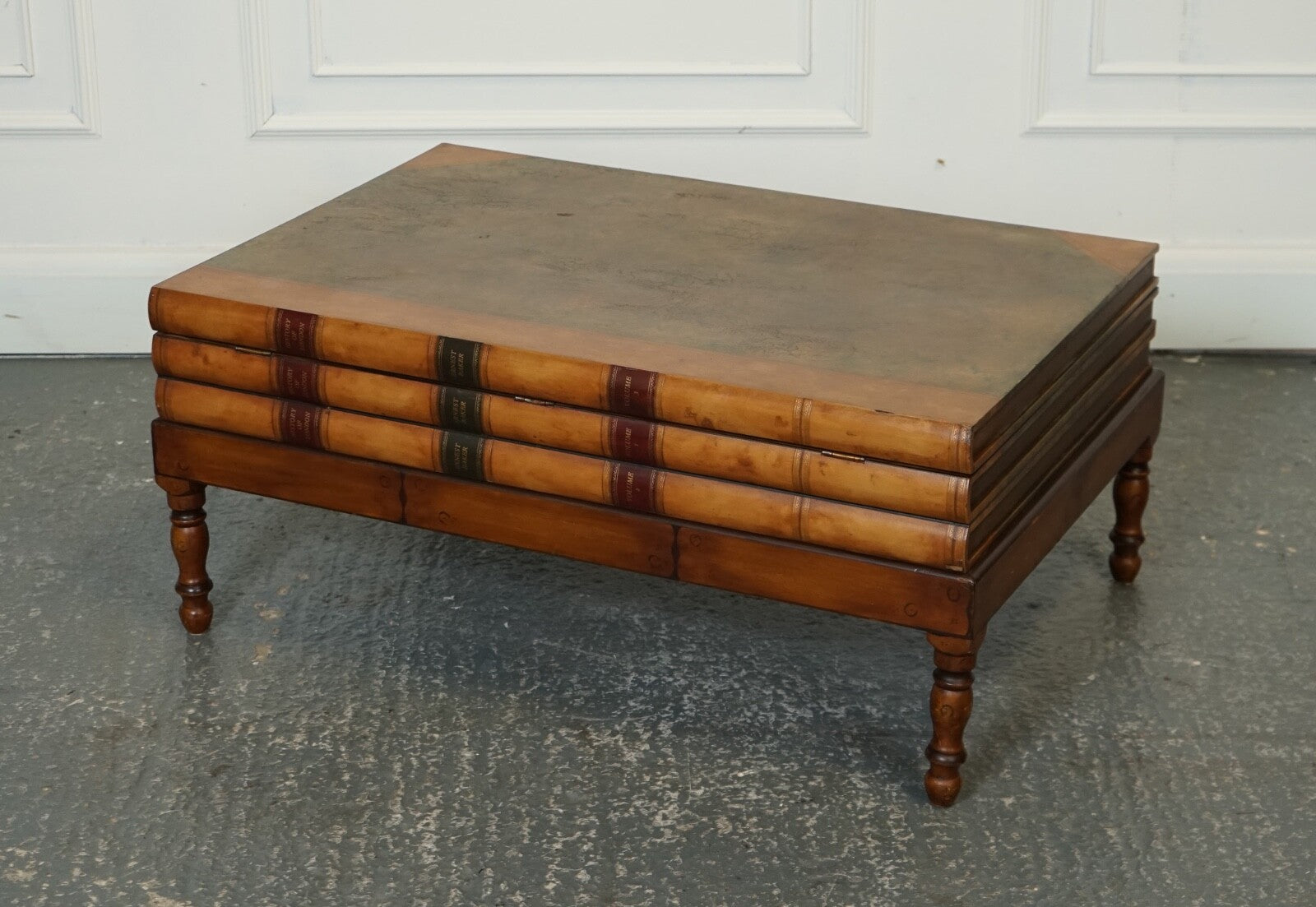 LOVELY VINTAGE FAUX STACK OF BOOKS COFFEE TABLE INTERNAL STORAGE J1