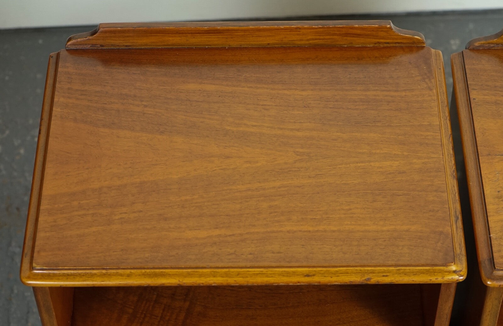 PAIR ART WALNUT DECO BEDSIDE NIGHTSTANDS WITH CUPBOARD QUEEN ANNE LEGS J1