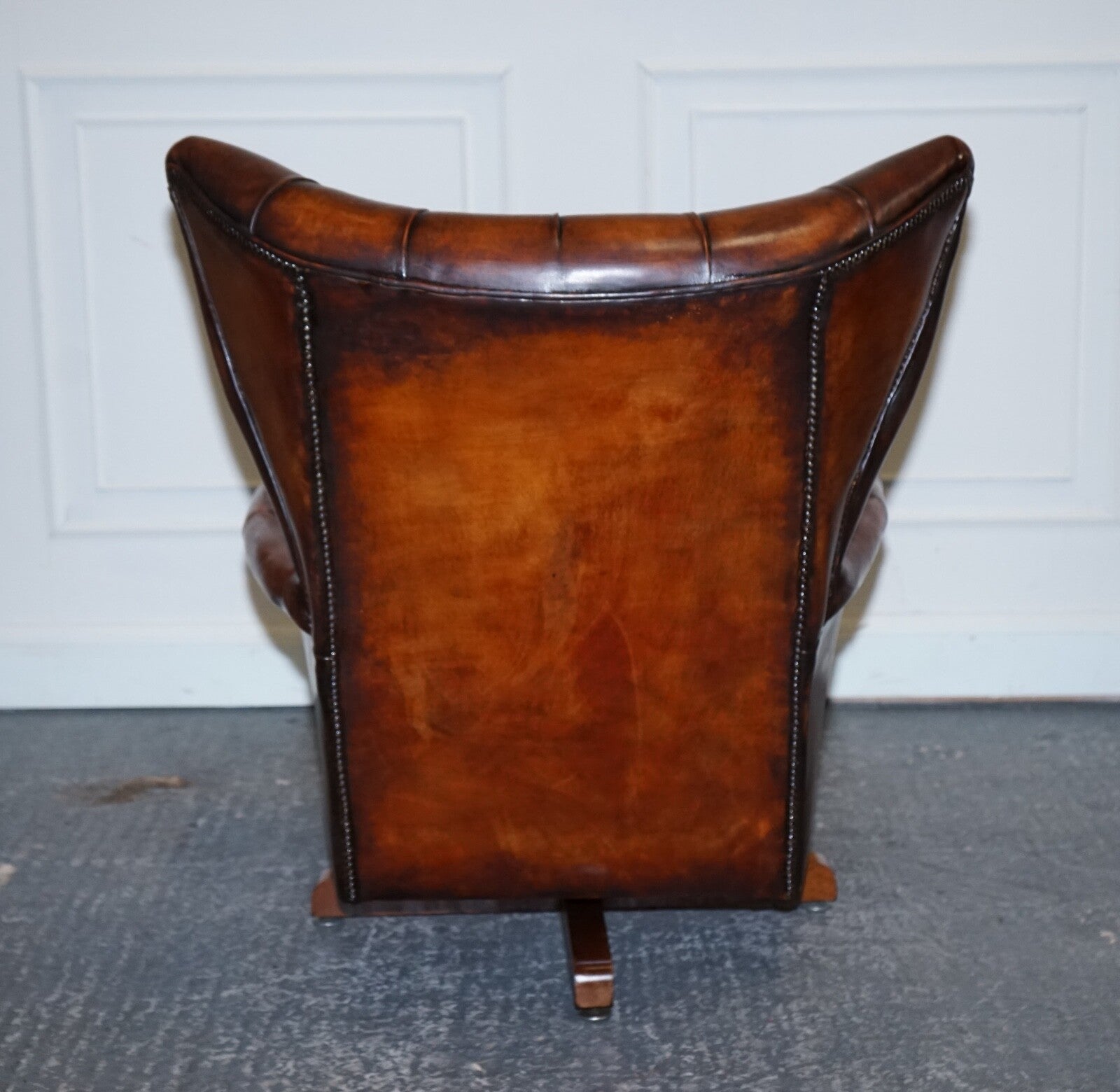 VINTAGE FULLY RESTORED HAND DYED BROWN LEATHER RETRO LOUNGE CHAIR AND FOOTSTOOL