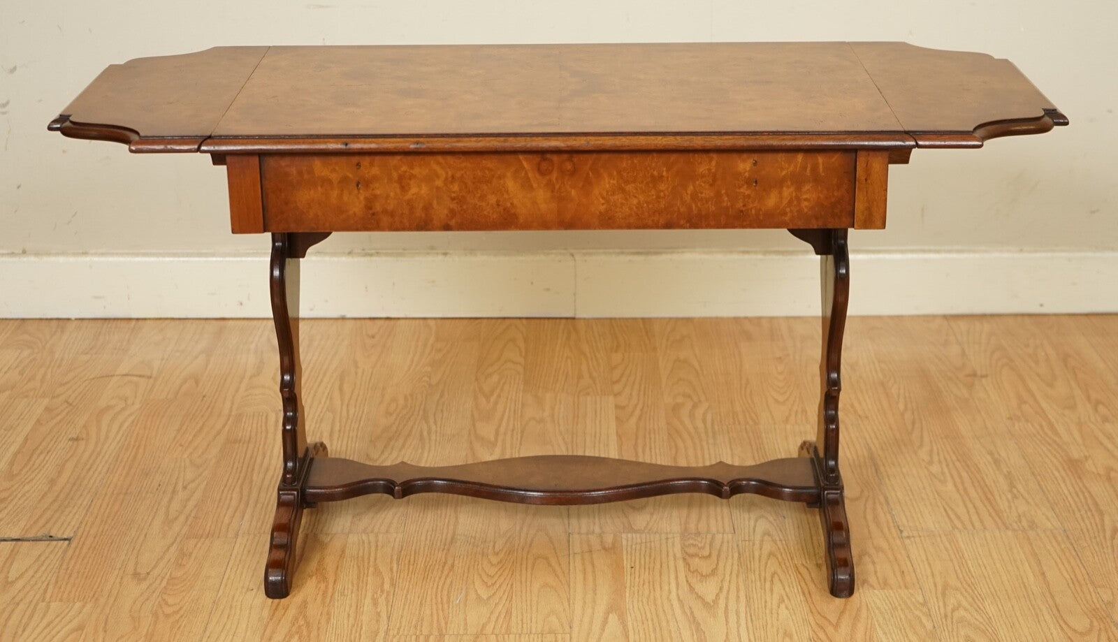 LOVELY BEVAN AND FUNNELL BURR WALNUT EXTENDING DROPLEAF SIDE END TABLE