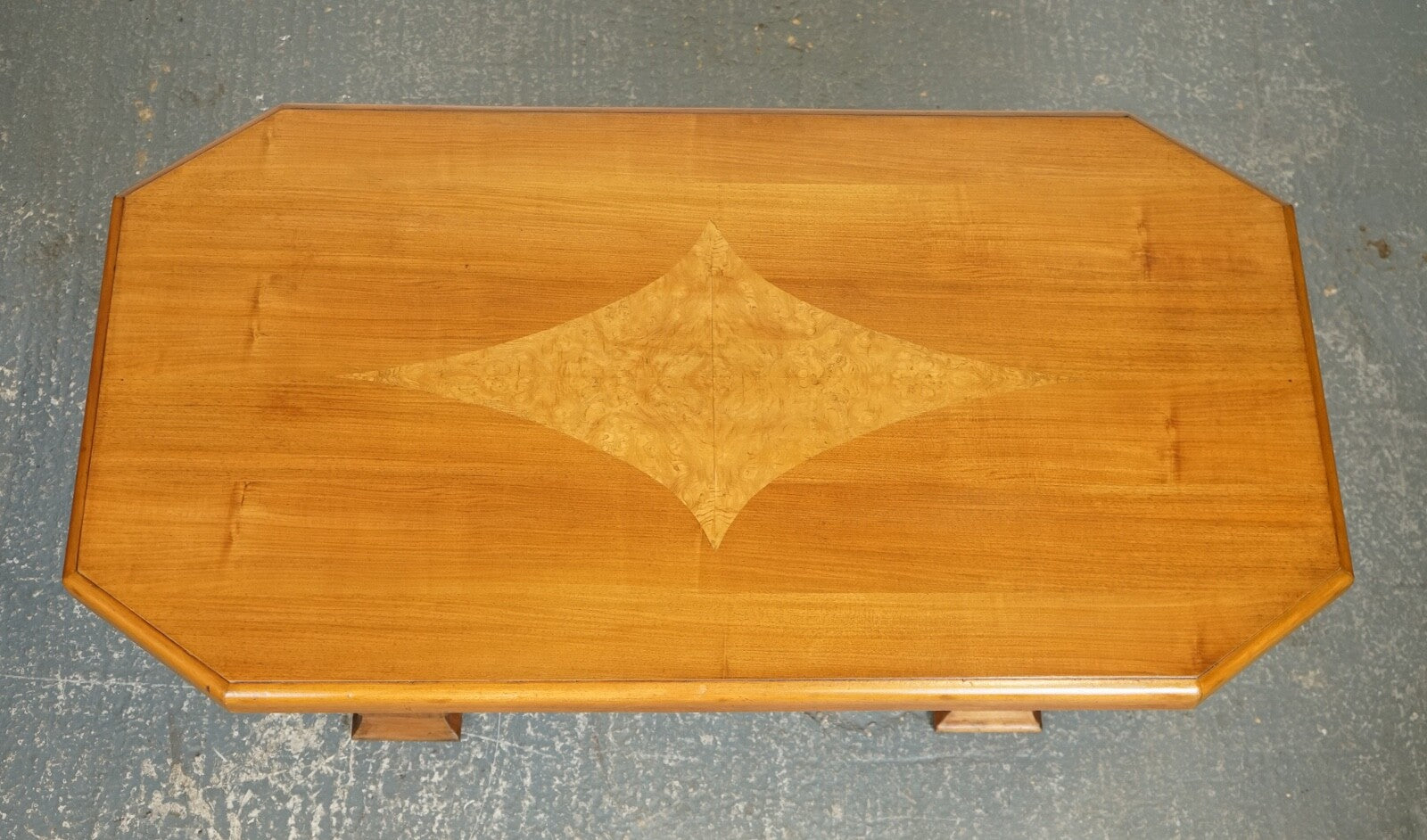 VINTAGE ART DECO WALNUT DINING TABLE 4 TO 6 PERSON J1