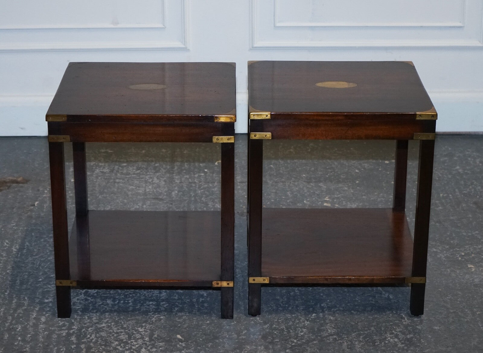 FINE ENGLISH PAIR OF BEVAN FUNNELL MILITARY CAMPAIGN NiGHTSTANDS END SIDE TABLES