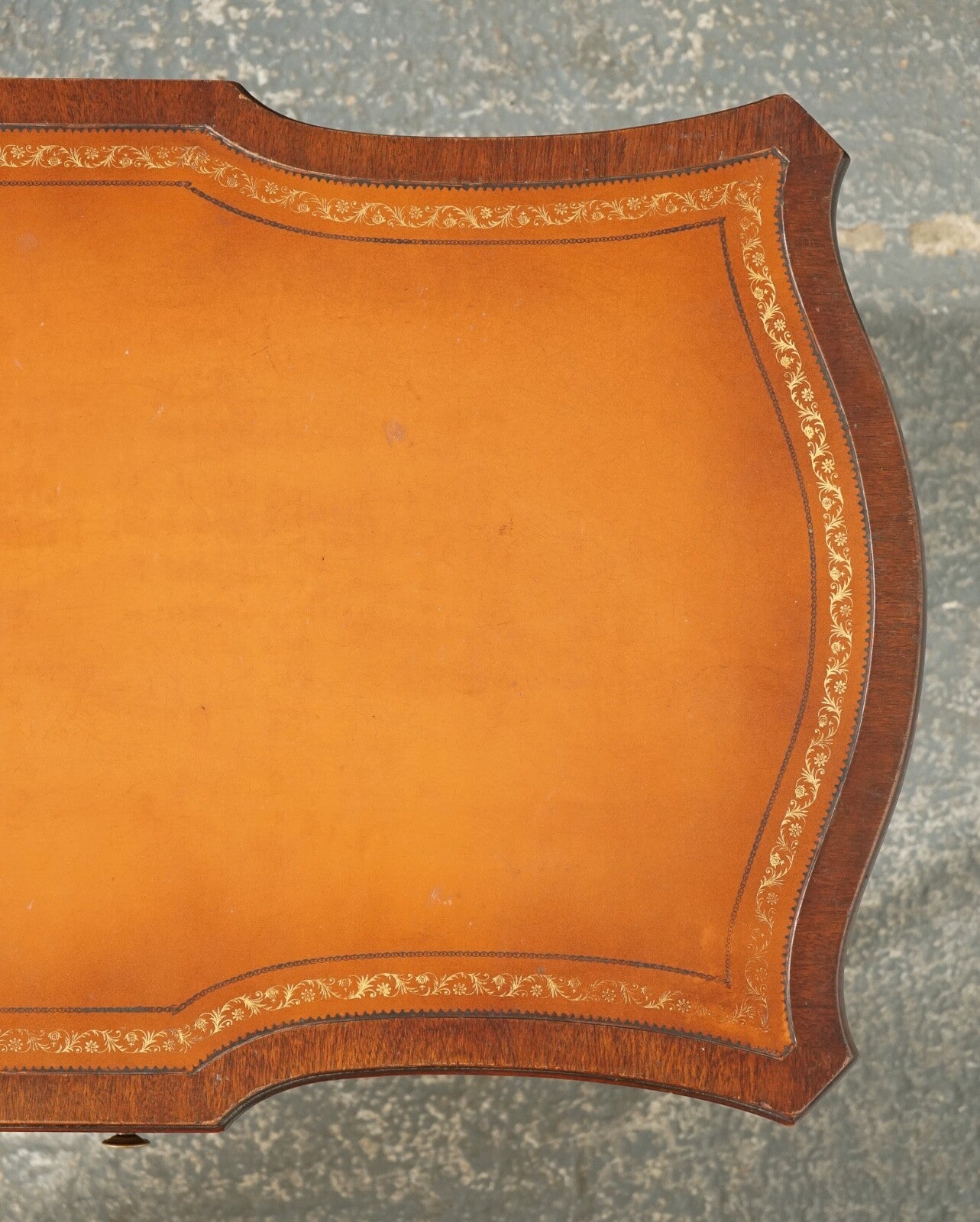 VINTAGE HEIRLOOM WEIMAN BROWN LEATHER TOP COFFEE TABLE
