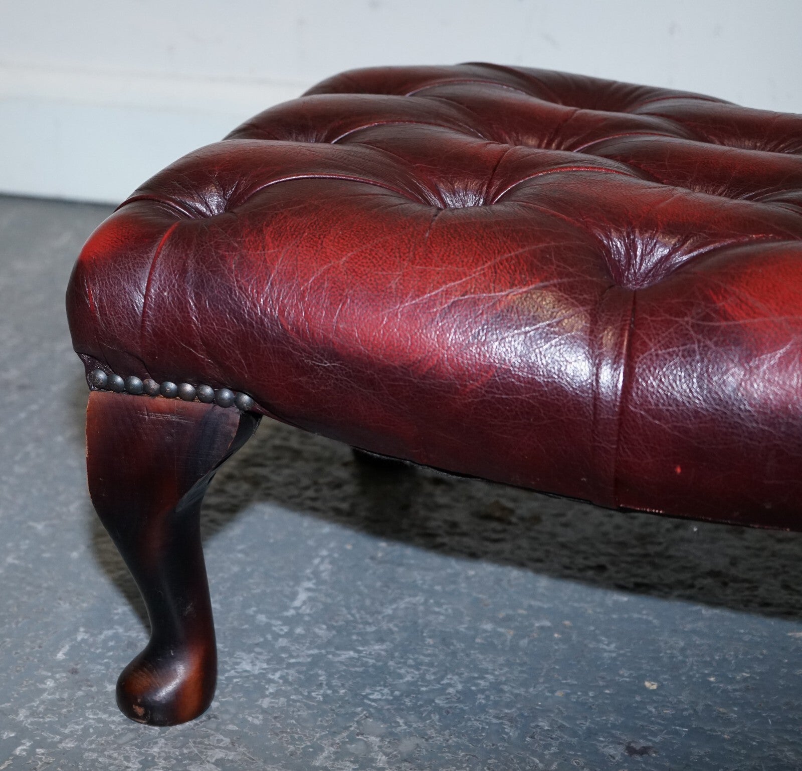 VINTAGE BURGUNDY LEATHER CHESTERFIELD QUEEN ANNE LEGS FOOTSTOOL
