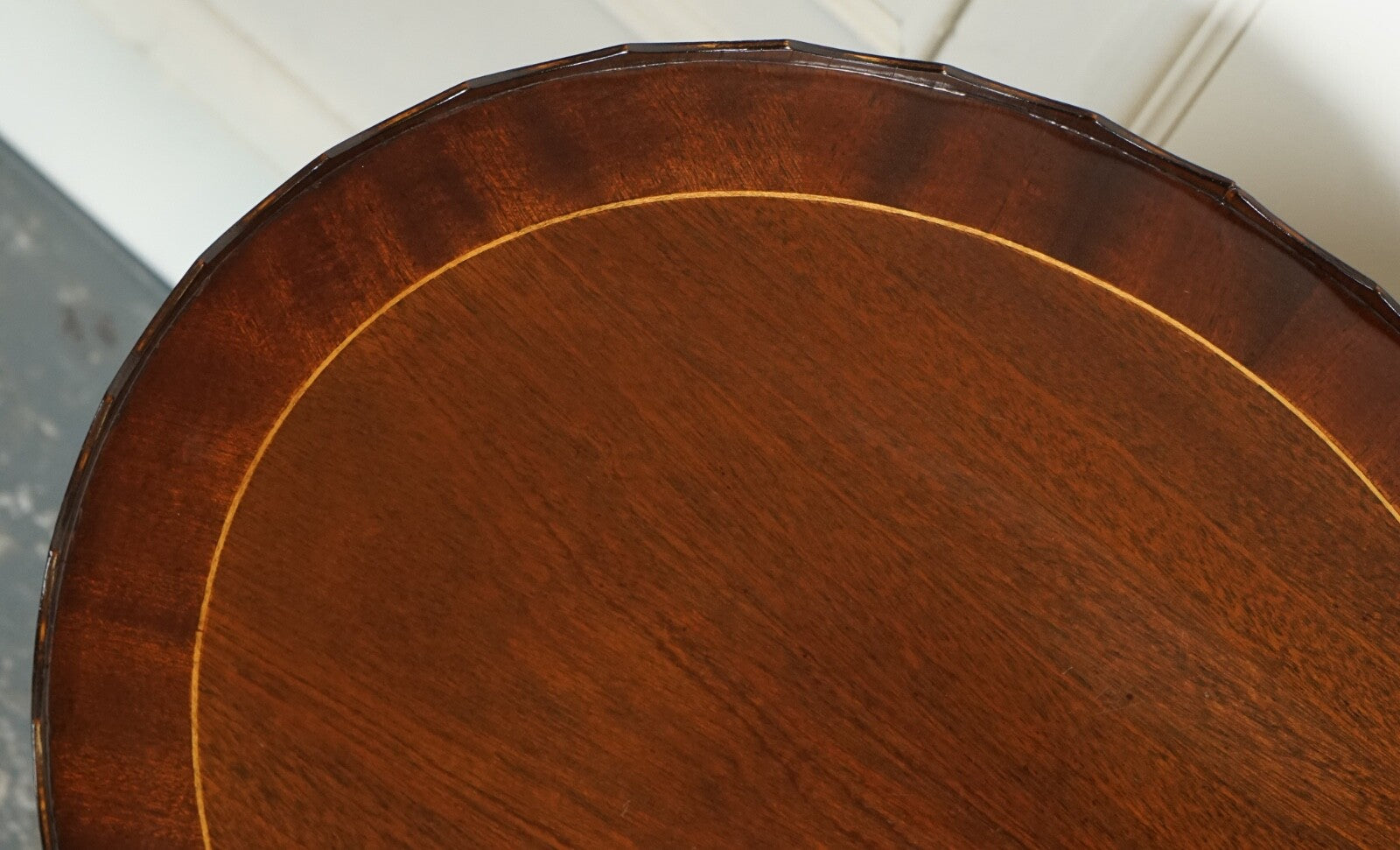 FLAMED HARDWOOD OVAL PIE CRUST SIDE END LAMP TABLE J1