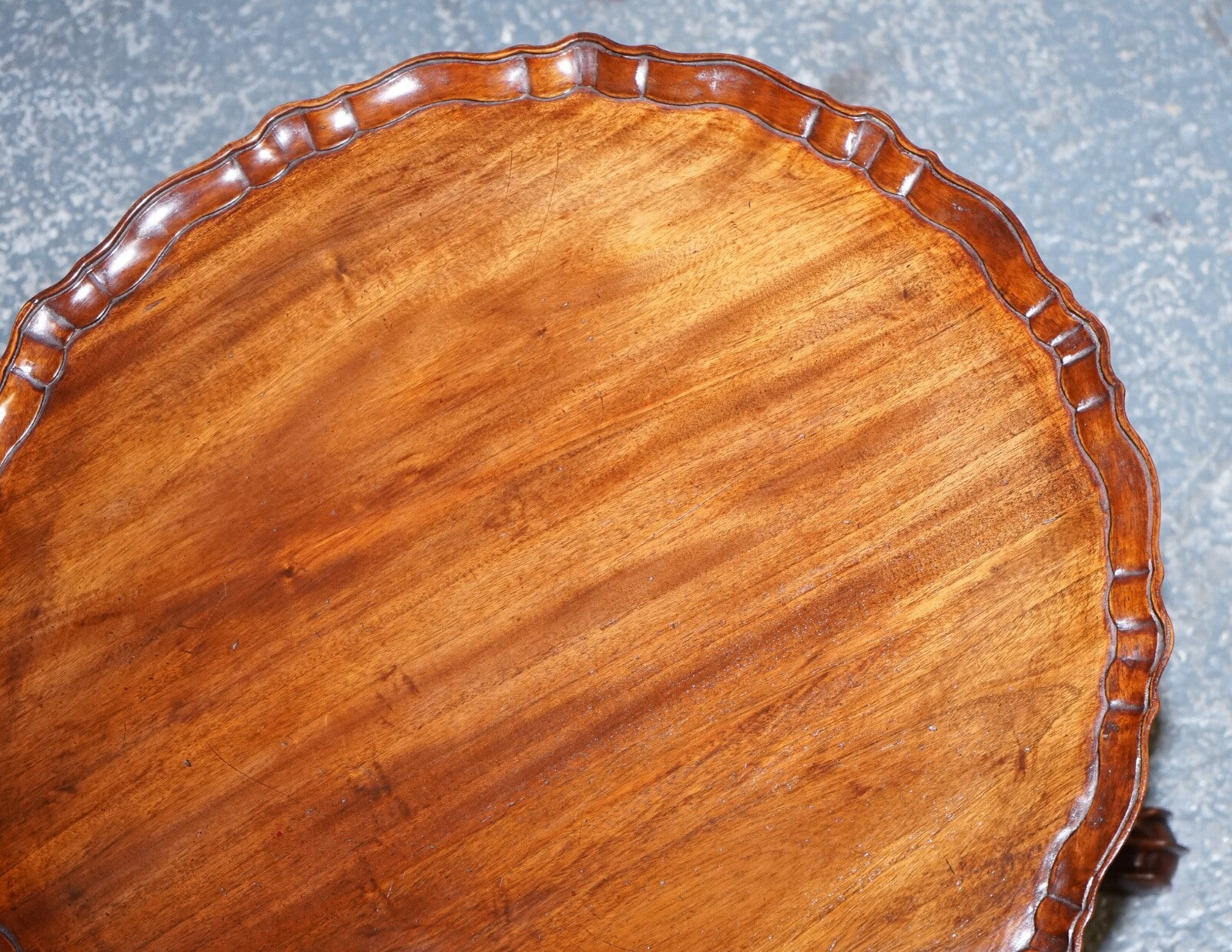 LOVELY LARGE HARDWOOD LARGE PIE CRUST TILT TOP SIDE WINE PLANT LAMP TABLE
