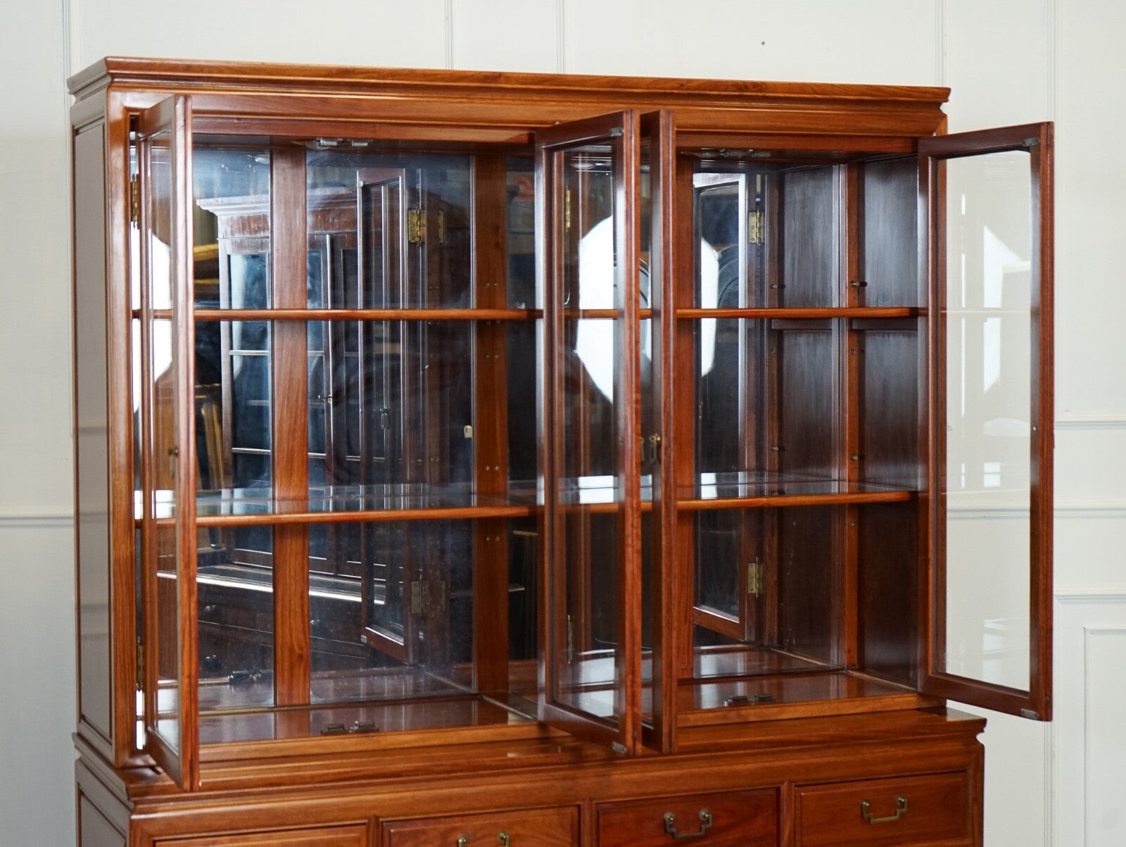 LARGE VINTAGE ORIENTAL CHINESE CARVED SOLID HARDWOOD BOOKCASE DISPLAY CABINET