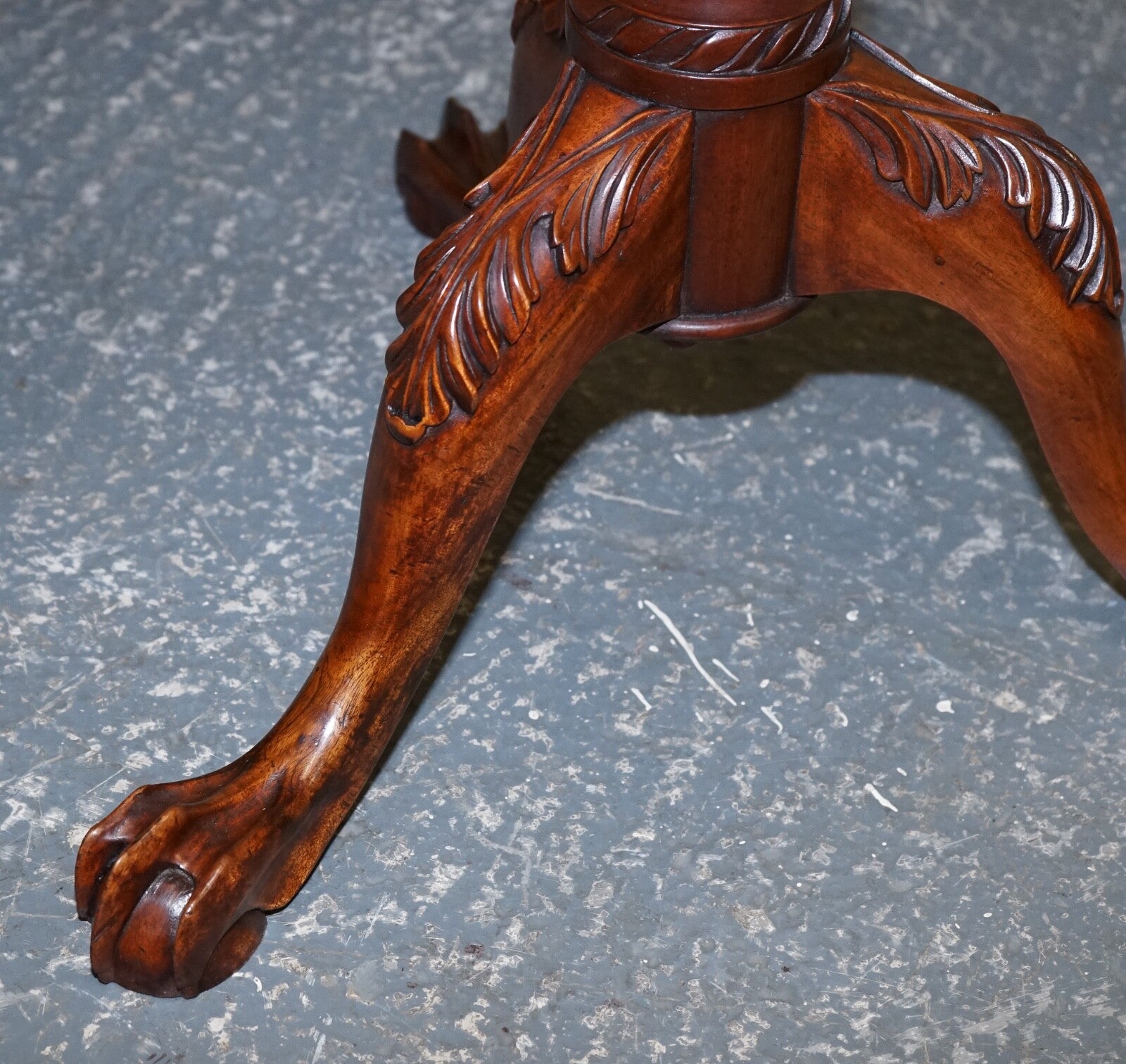 LOVELY LARGE HARDWOOD LARGE PIE CRUST TILT TOP SIDE WINE PLANT LAMP TABLE