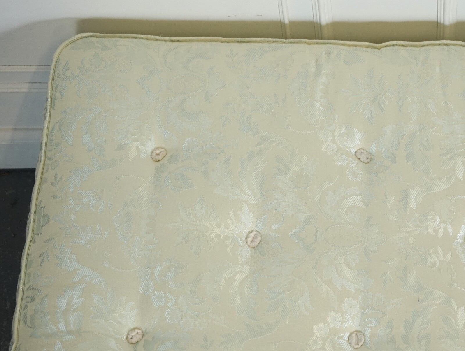 STAPLES & CO DOUBLE DIVAN & MATTRESS BED