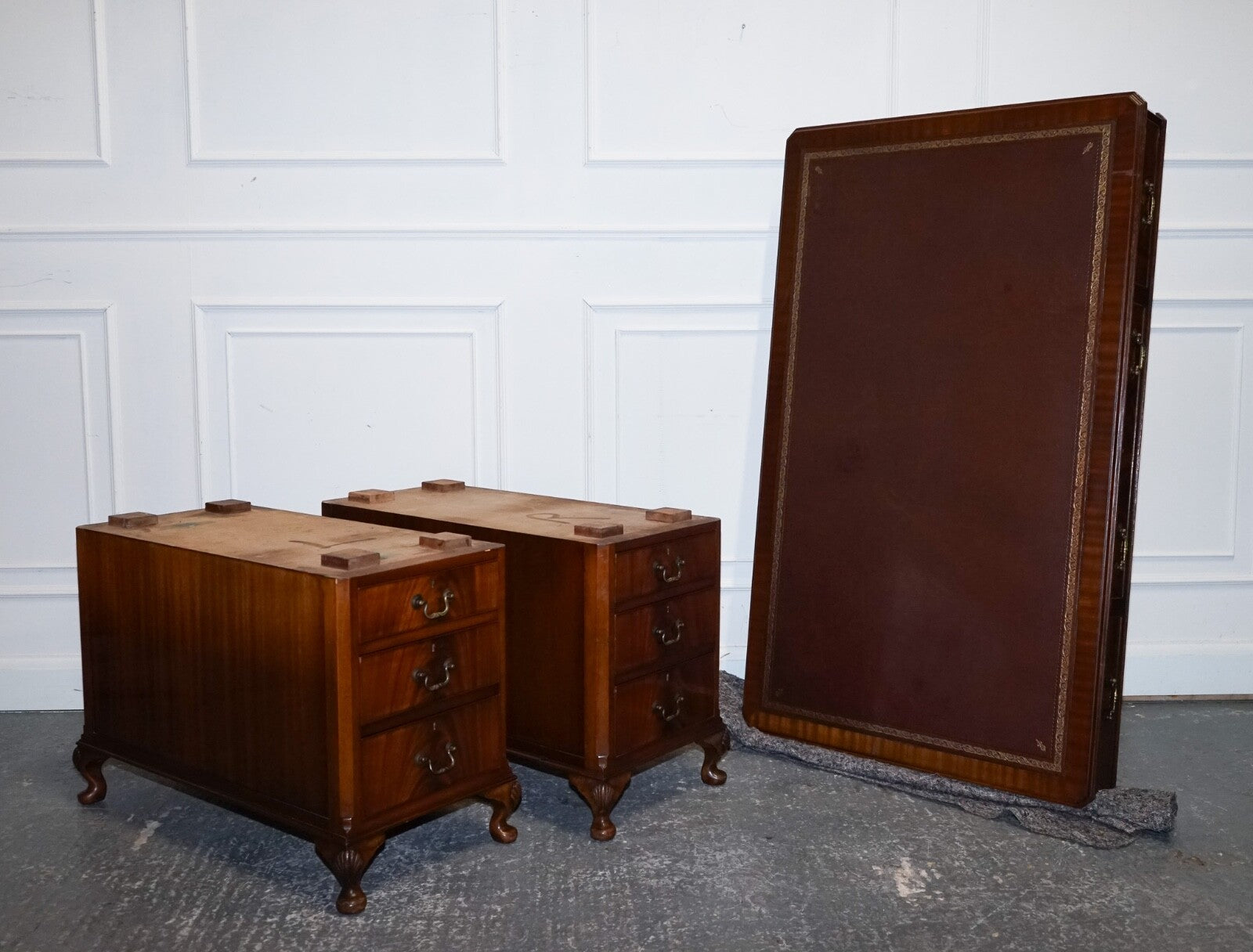RARE GLOBE WERNICKE BURGUNDY EMBOSSED LEATHER TOP TWIN PEDESTAL DESK