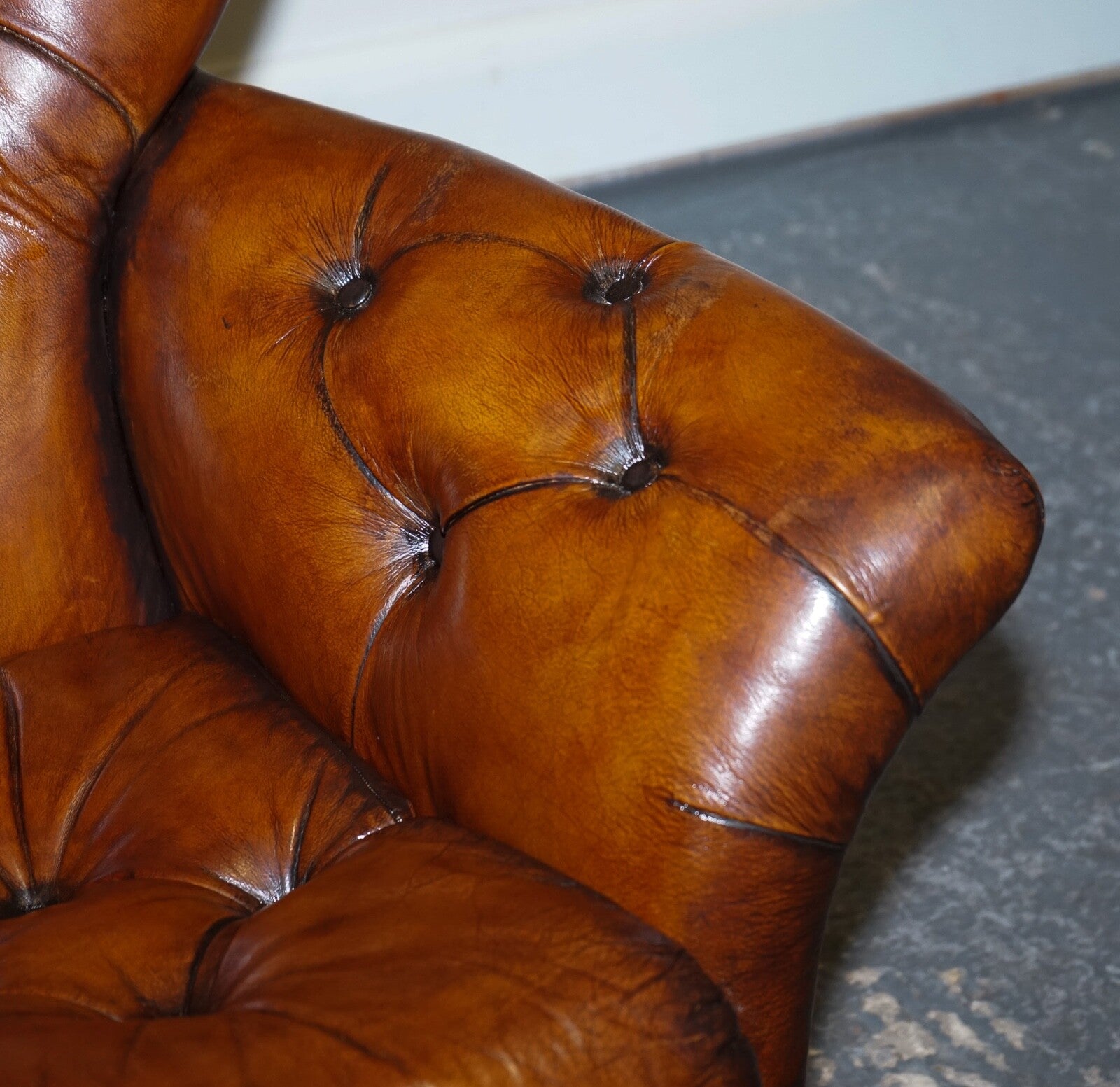 VINTAGE FULLY RESTORED HAND DYED BROWN LEATHER RETRO LOUNGE CHAIR AND FOOTSTOOL