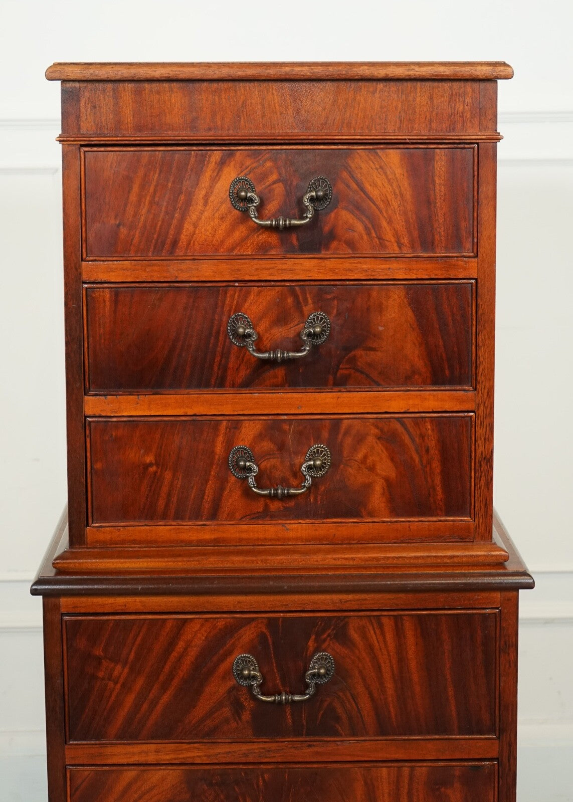 VINTAGE GEORGIAN STYLE TALLBOY WITH 6 DRAWERS WITH LOTS OF STORAGE SPACE