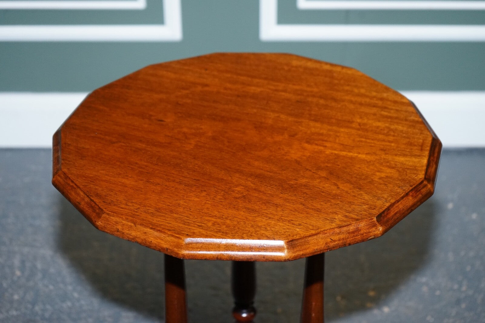 LOVELY RESTORED HARDWOOD HEXAGON SIDE TABLE WITH CURVED SPADE FEET