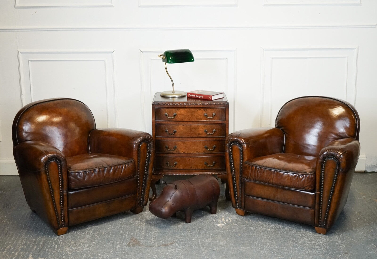 FIGURED VICTORIAN WALNUT BOW FRONTED CHEST OF DRAWERS RAISED ON QUEEN ANNE LEGS