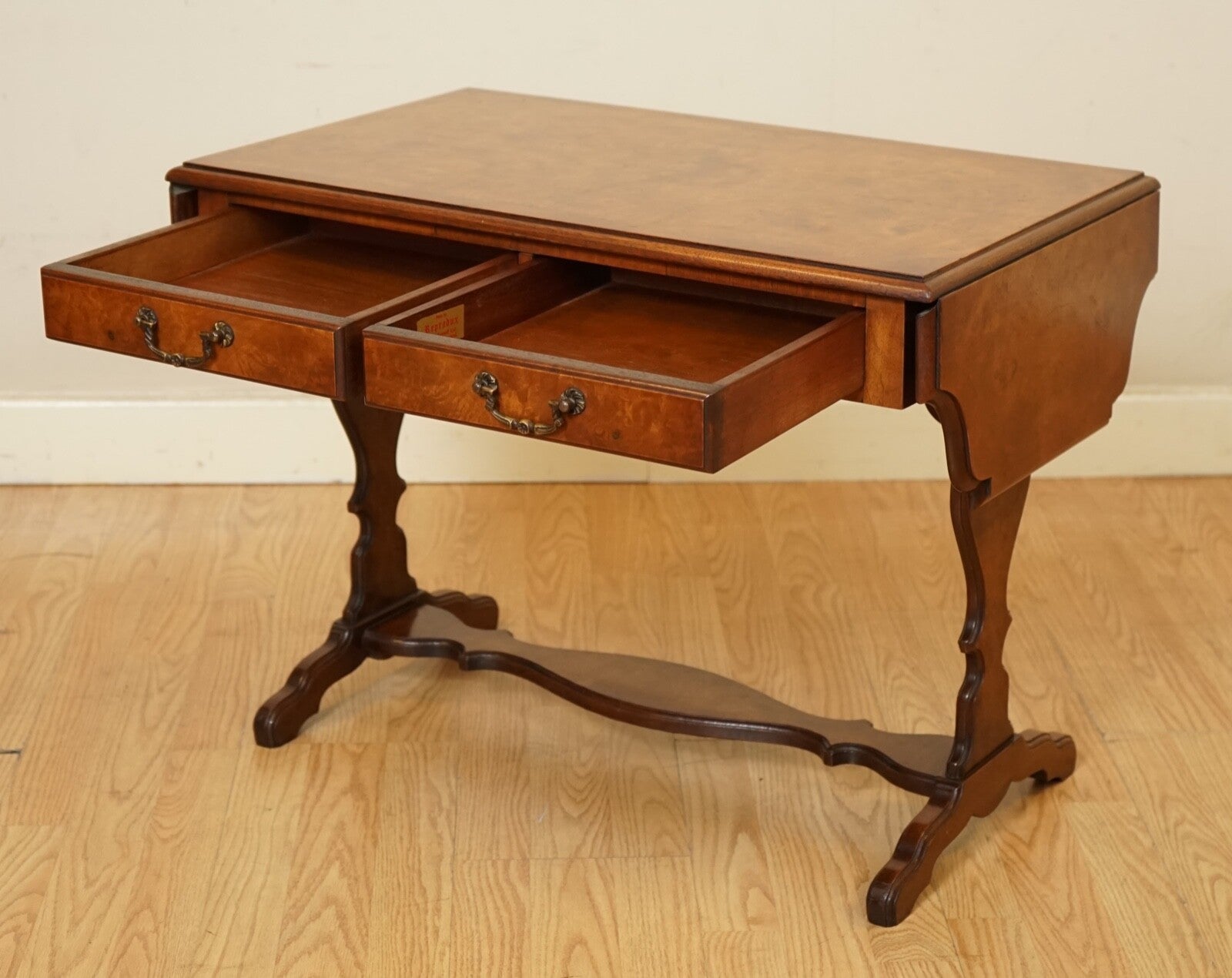LOVELY BEVAN AND FUNNELL BURR WALNUT EXTENDING DROPLEAF SIDE END TABLE