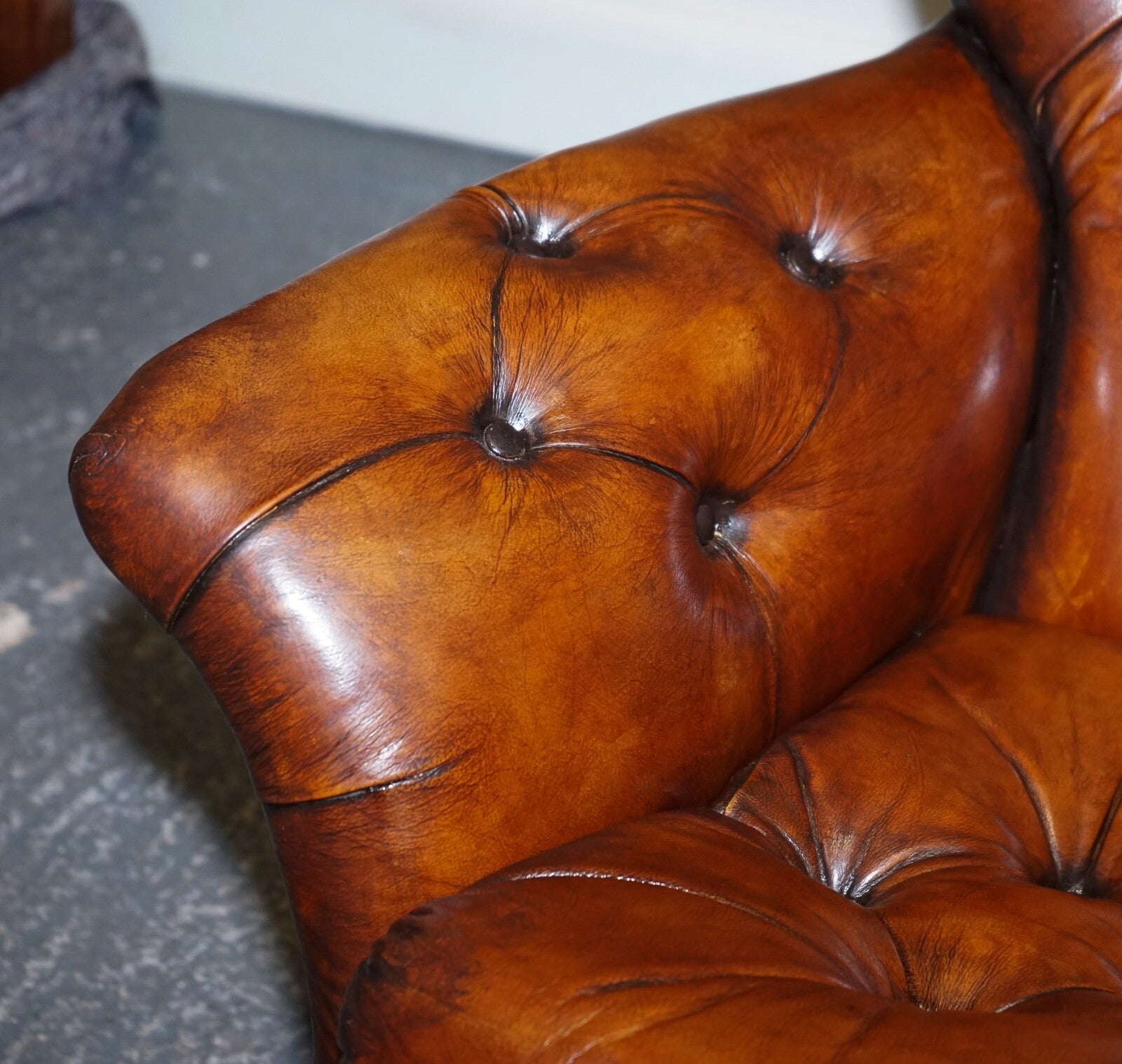 VINTAGE FULLY RESTORED HAND DYED BROWN LEATHER RETRO LOUNGE CHAIR AND FOOTSTOOL