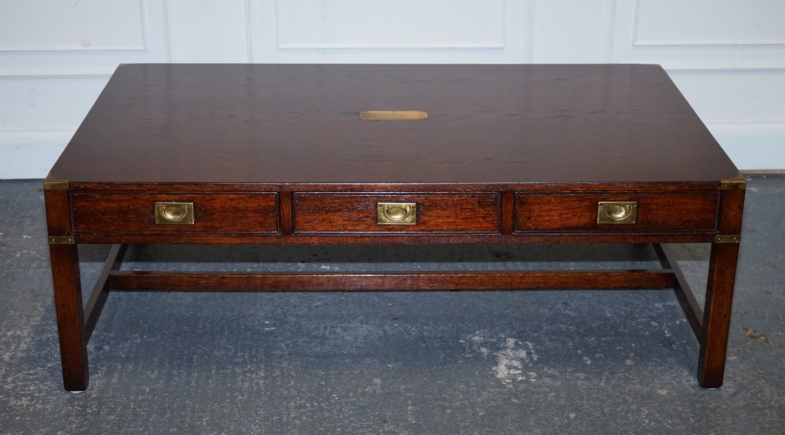 STUNNING MILITARY CAMPAIGN REH KENNEDY COFFEE TABLE WITH THREE DEEP DRAWERS