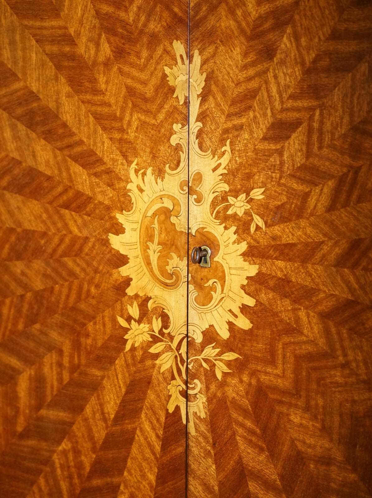 GORGEOUS FRENCH WALNUT PARQUETRY DRINKS COCKTAIL BAR CABINET CUPBOARD