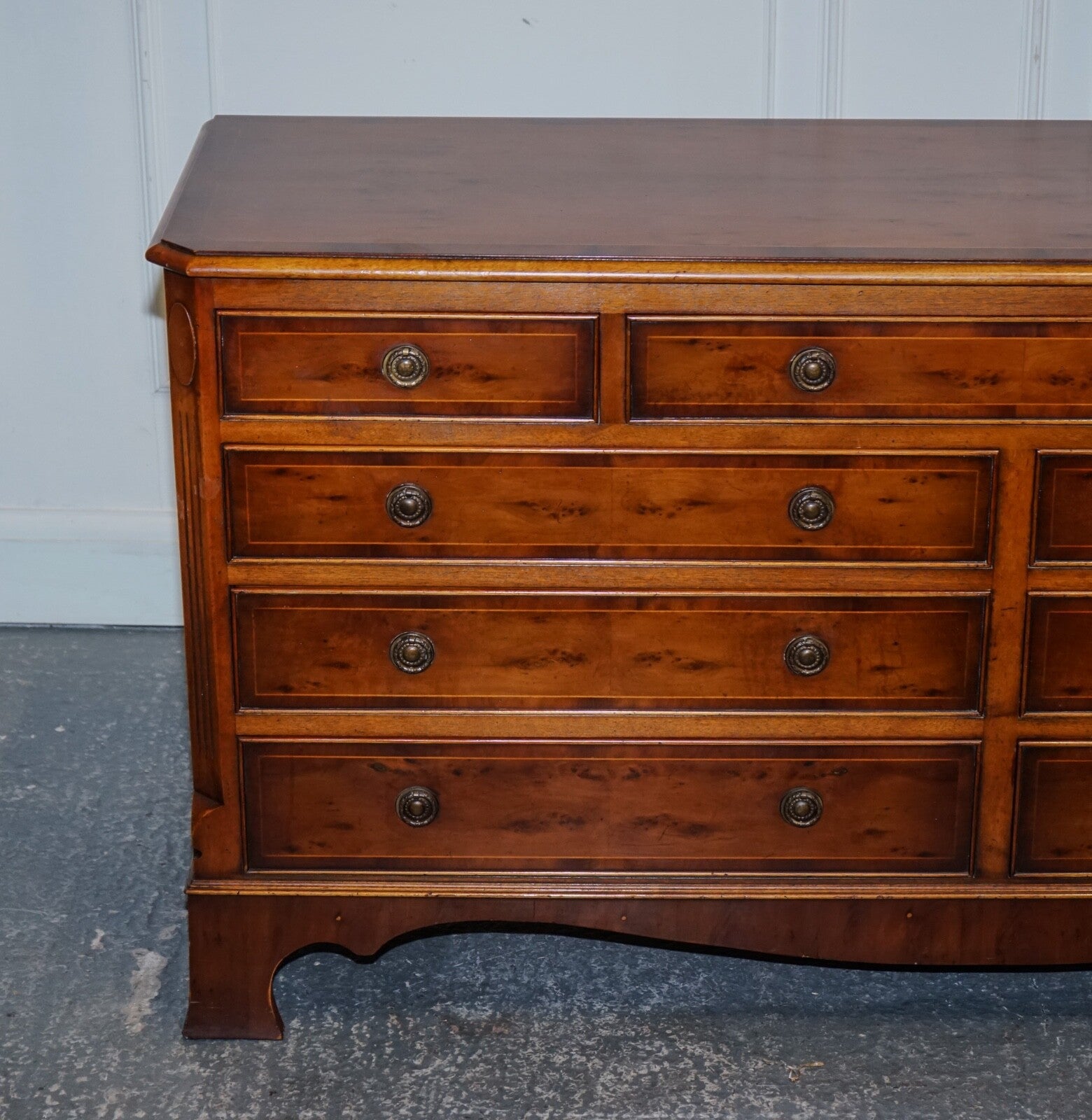 GEORGIAN STYLE H.G. HUDSON BURR WALNUT SIDEBOARD BANK OF DRAWERS QUALITY MADE