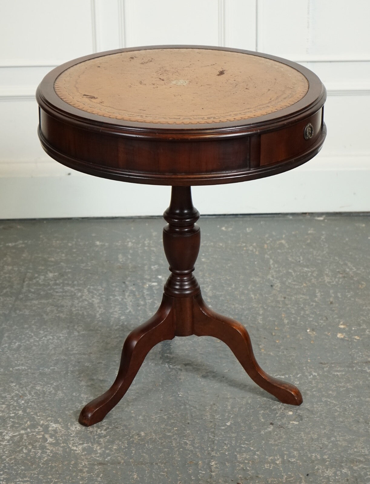 VINTAGE DRUM SIDE END TABLE LAMP WINE TABLE BROWN LEATHER TOP J1