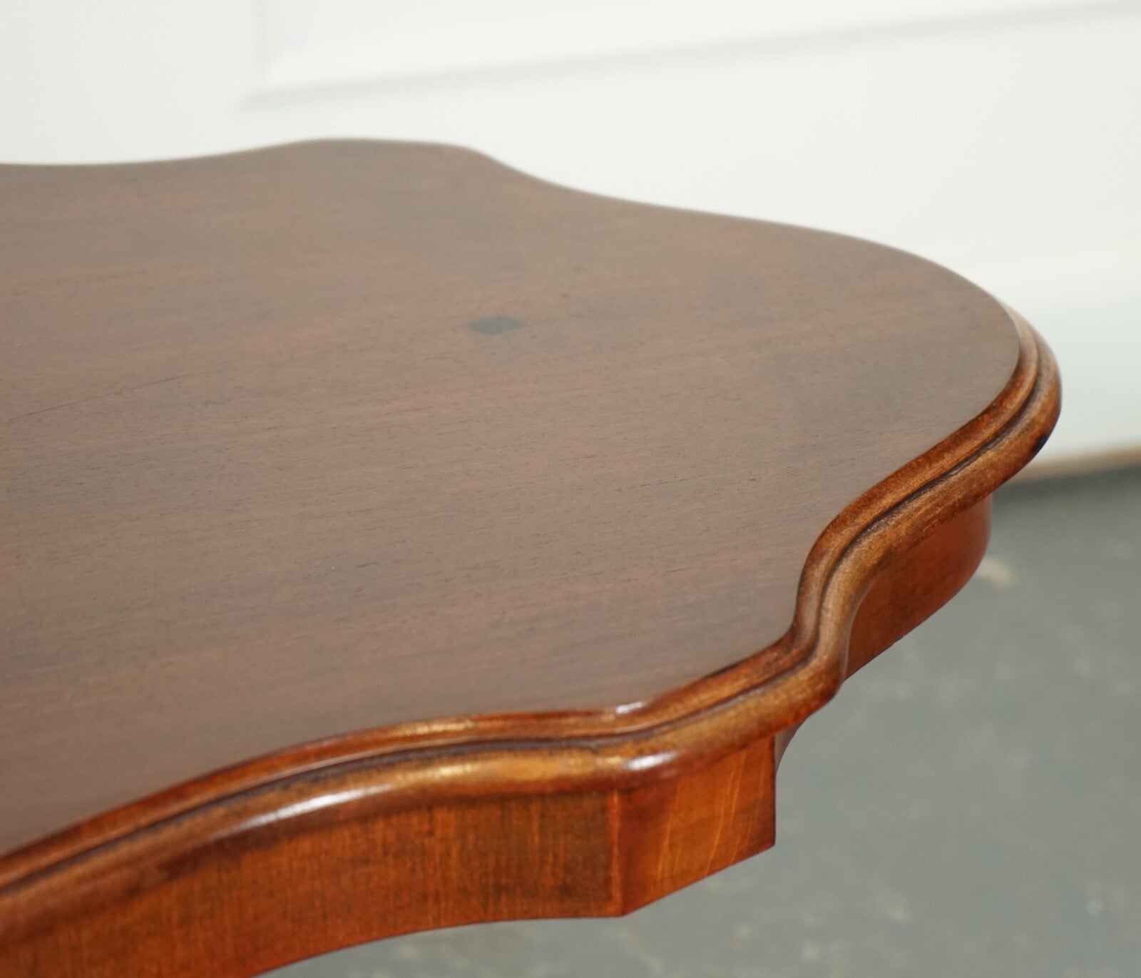 VINTAGE ITALIAN WALNUT BAROQUE COFFEE TABLE J1