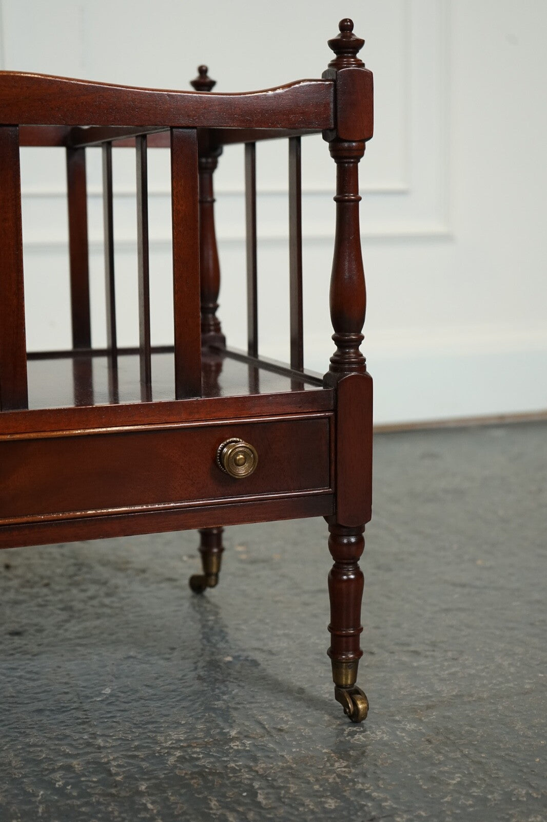 GORGEOUS VINTAGE MAHOGANY CANTERBURY NEWSPAPER RACK J1
