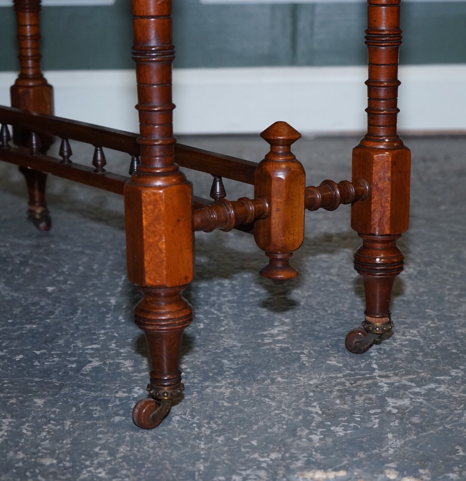 RESTORED VICTORiAN CARVED WALNUT WHATNOT CONSOLE TABLE