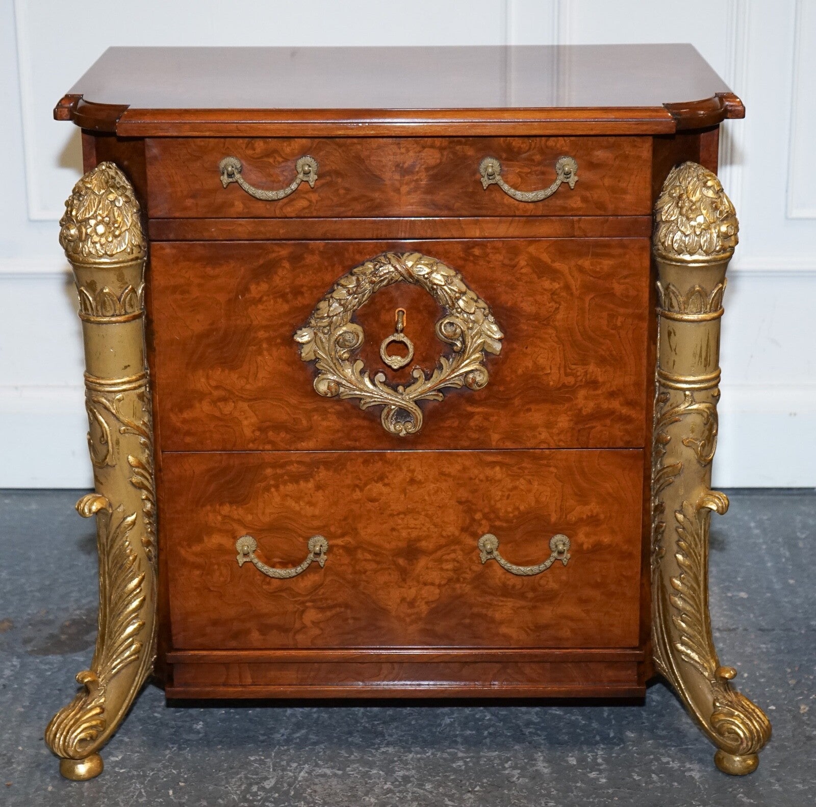 STUNNING PAIR FRENCH EMPIRE STYLE GOLD DETAILED BURR WALNUT BEDSIDES NIGHTSTANDS