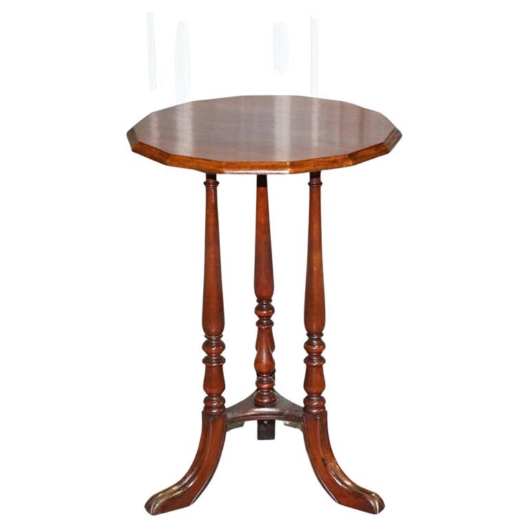 LOVELY RESTORED HARDWOOD HEXAGON SIDE TABLE WITH CURVED SPADE FEET