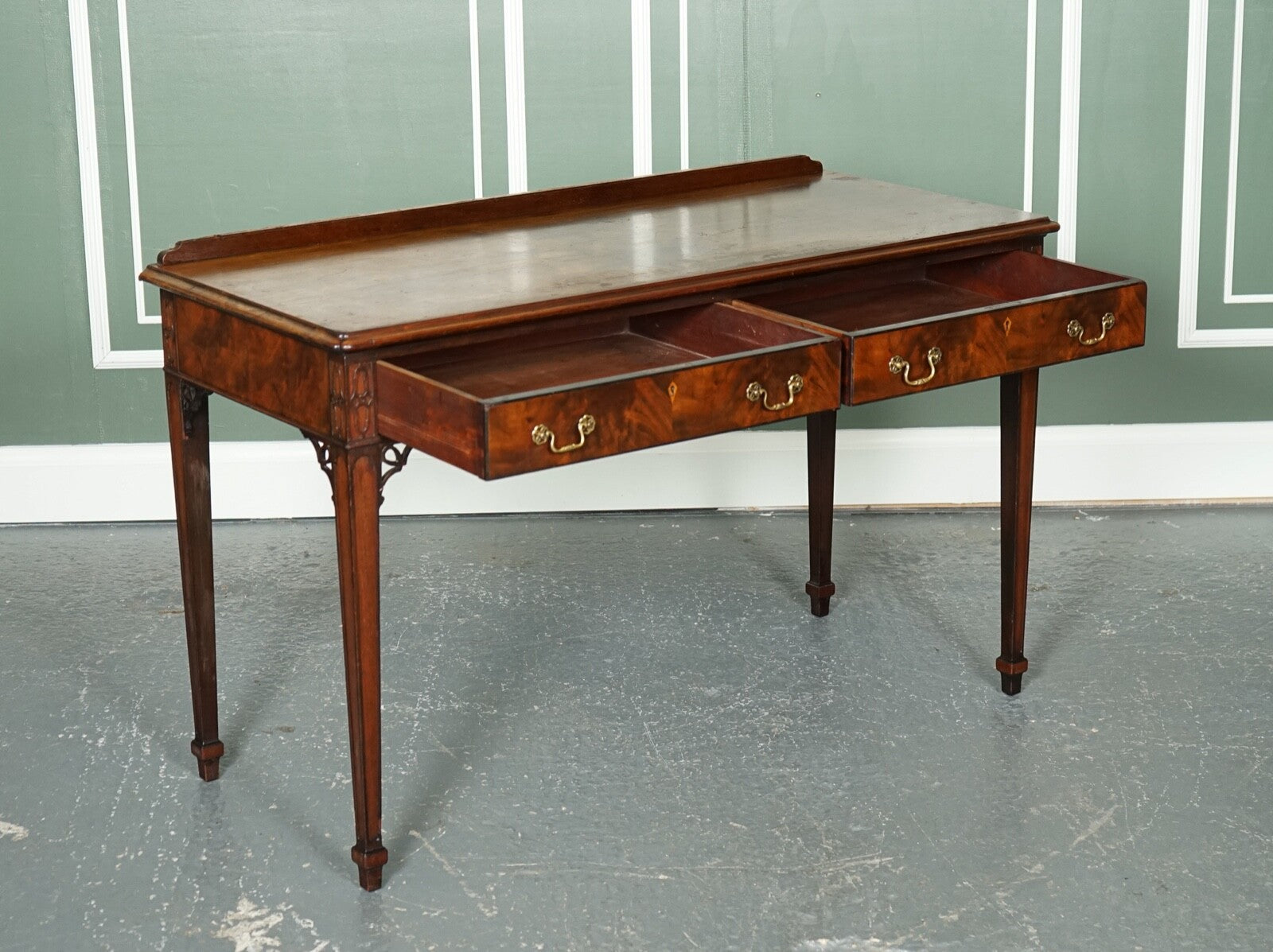 STUNNING CHIPPENDALE STYLE MAHOGANY CONSOLE HALLWAY TABLE WITH ORIGINAL HANDLES
