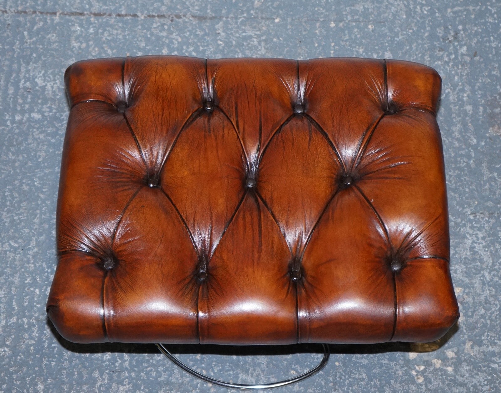 VINTAGE FULLY RESTORED HAND DYED BROWN LEATHER RETRO LOUNGE CHAIR AND FOOTSTOOL
