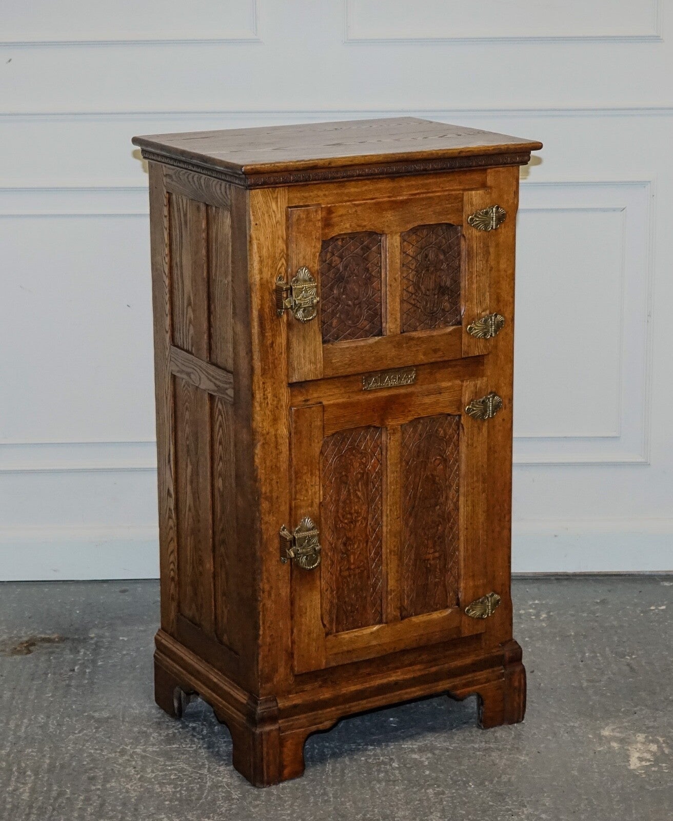 CIRCA 1900'S LARGE NORTH AMERICAN ALASKA MUSKEGON OAK LARDER ICE BOX COLLECTABLE