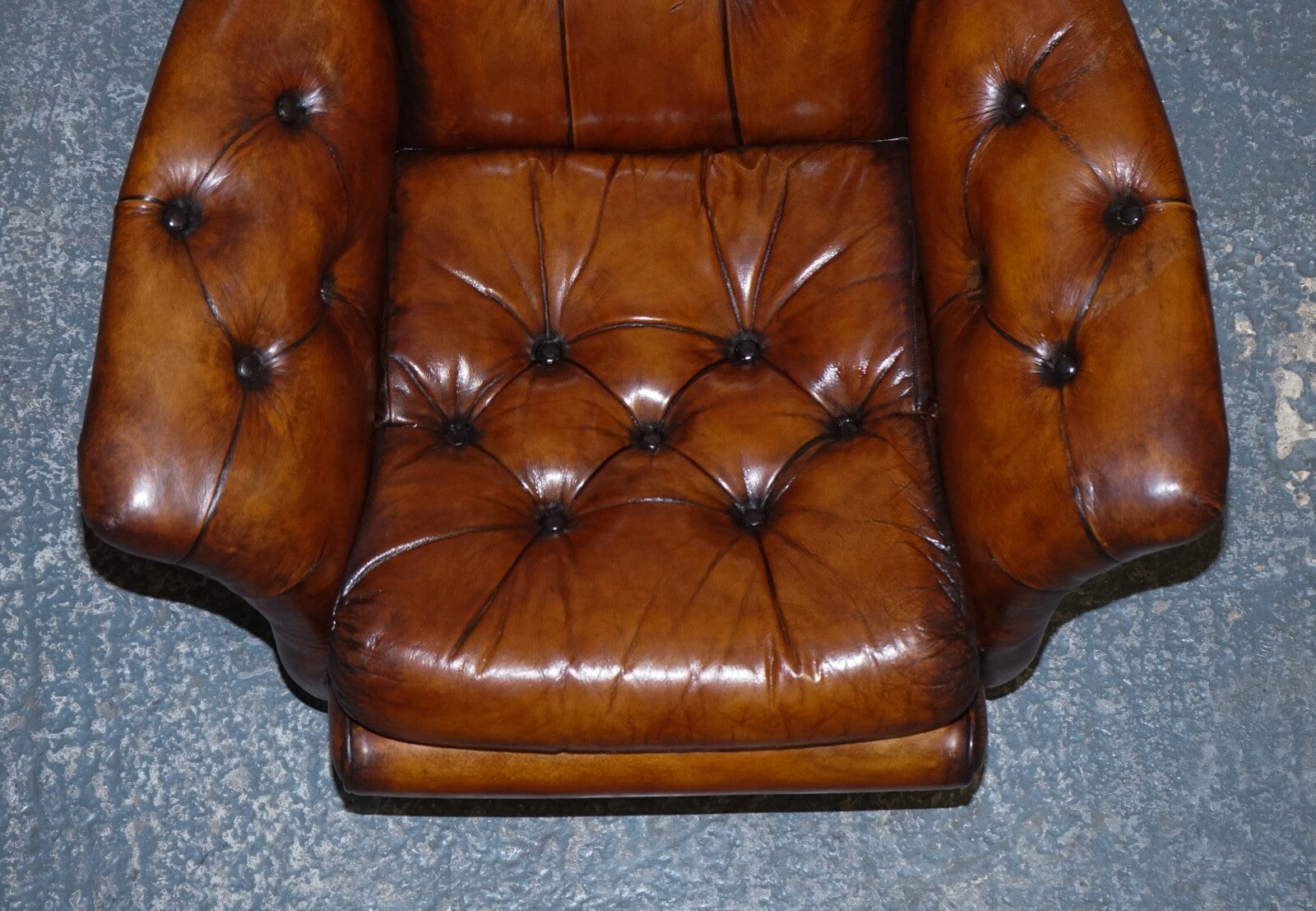 VINTAGE FULLY RESTORED HAND DYED BROWN LEATHER RETRO LOUNGE CHAIR AND FOOTSTOOL