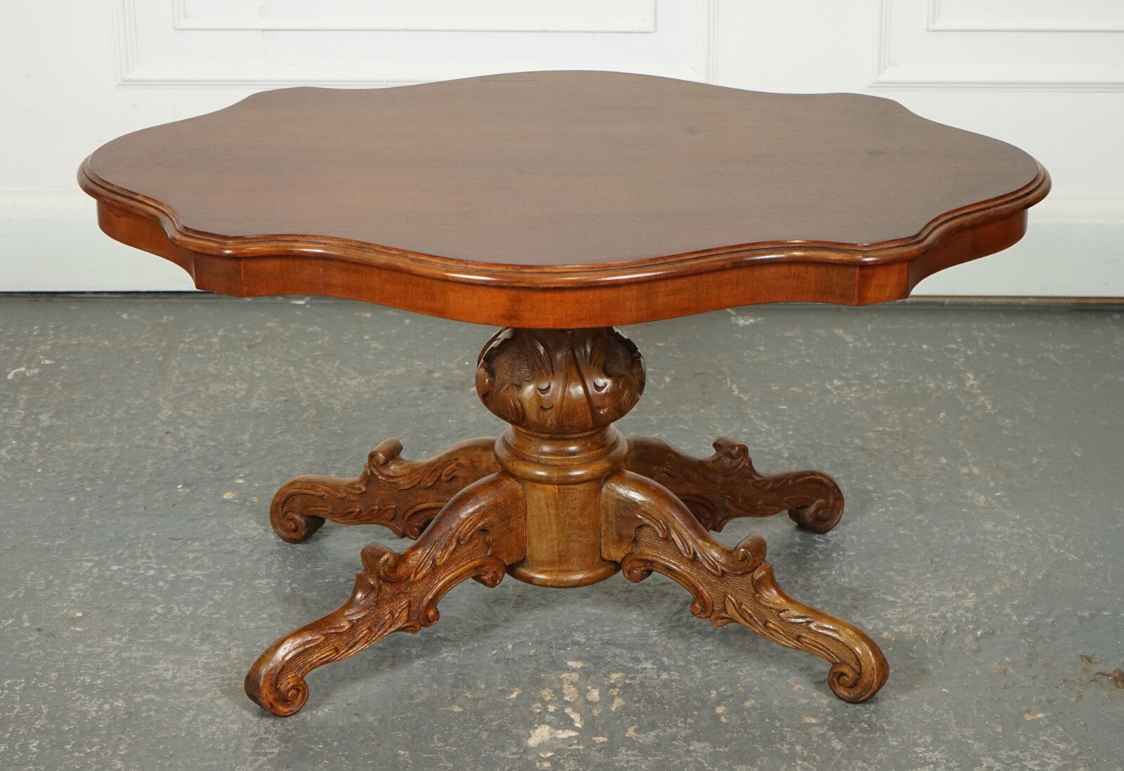 VINTAGE ITALIAN WALNUT BAROQUE COFFEE TABLE J1