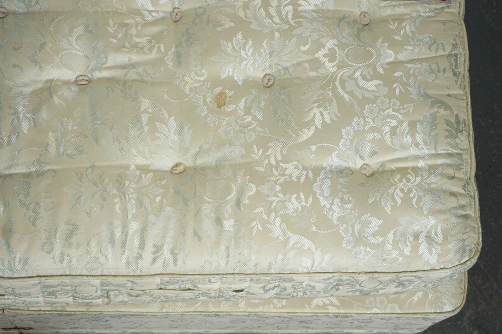 STAPLES & CO DOUBLE DIVAN & MATTRESS BED