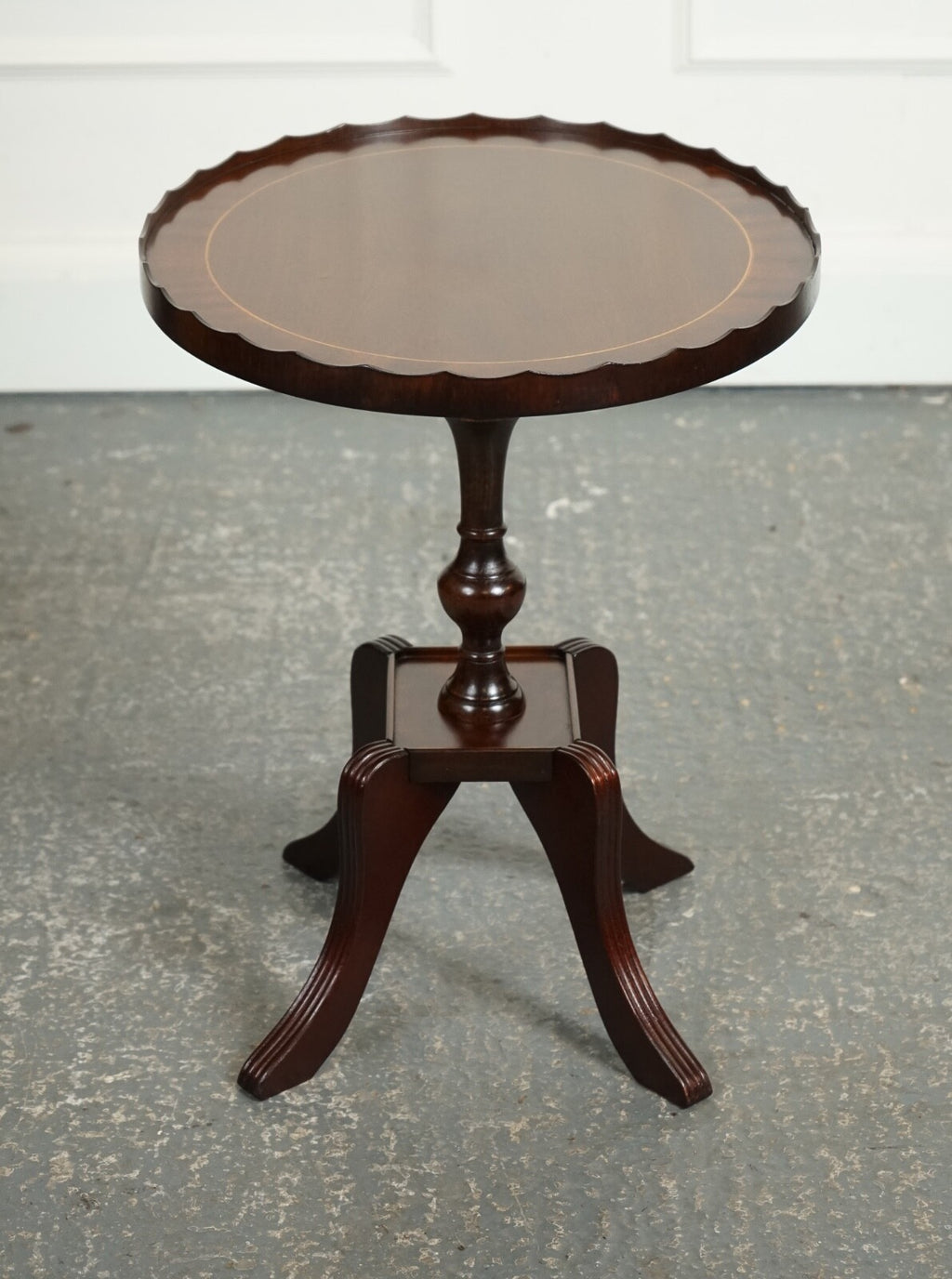 FLAMED HARDWOOD OVAL PIE CRUST SIDE END LAMP TABLE J1