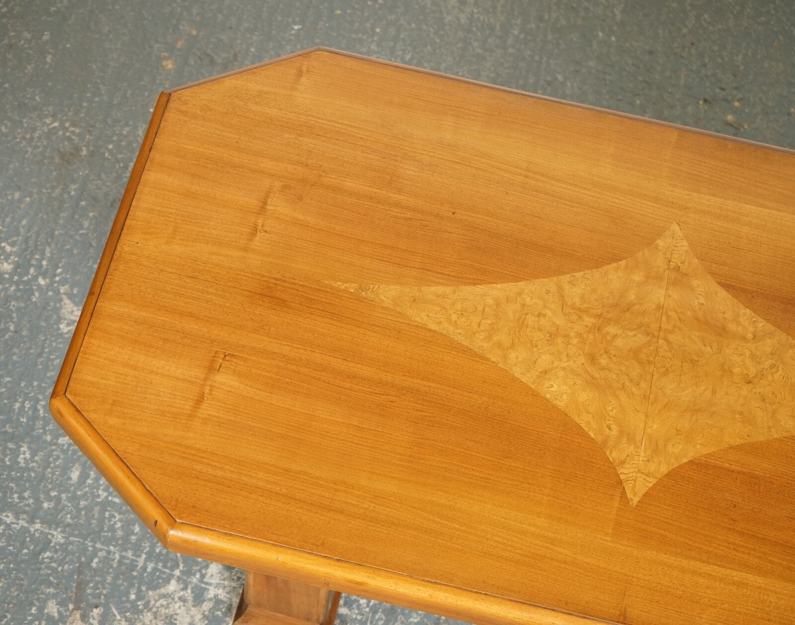 VINTAGE ART DECO WALNUT DINING TABLE 4 TO 6 PERSON J1
