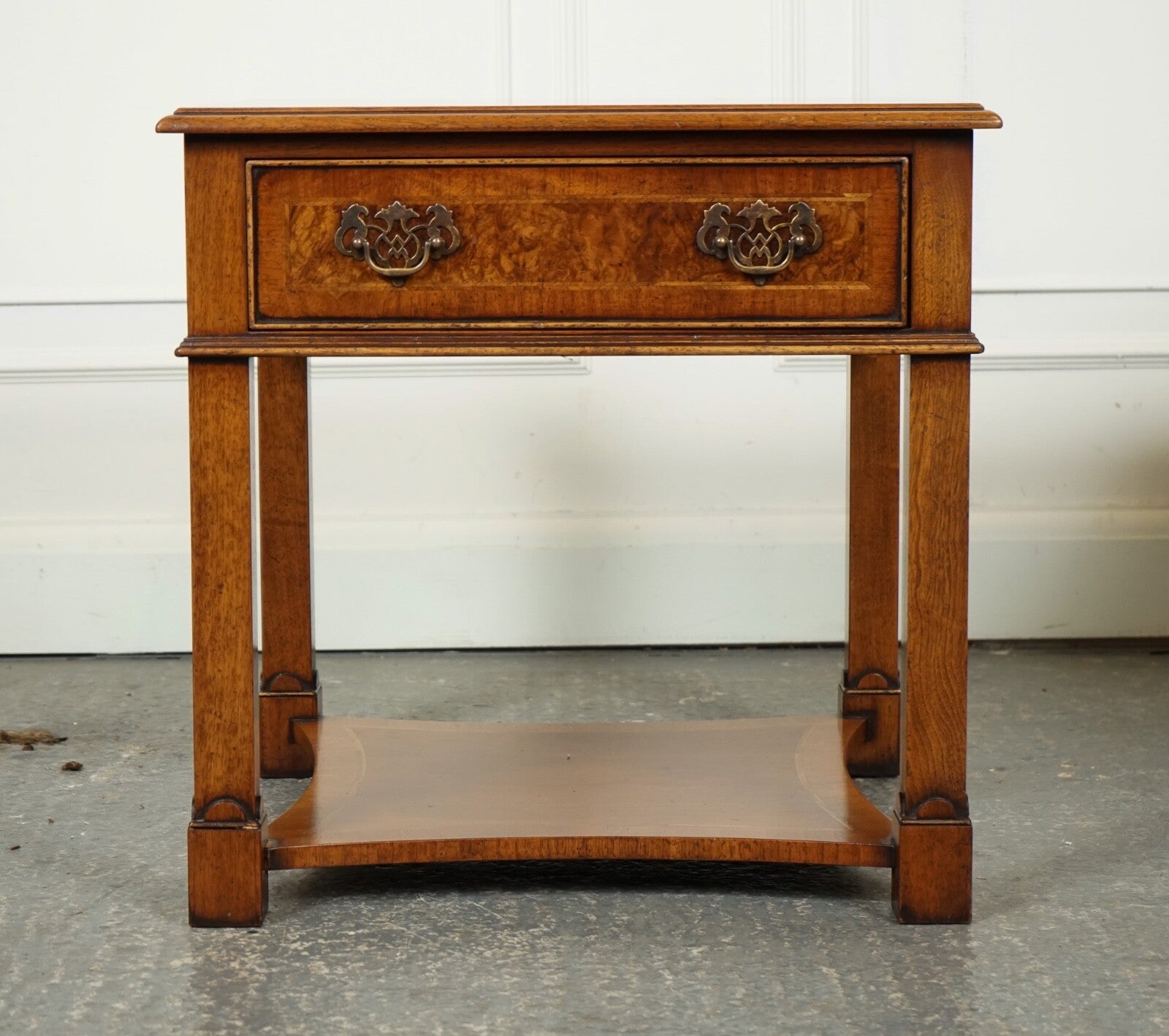 PAIR BURR WALNUT BEDSIDE NIGHTSTANDS END SIDE LAMP TABLES BRIGHTS OF NETTLEBED