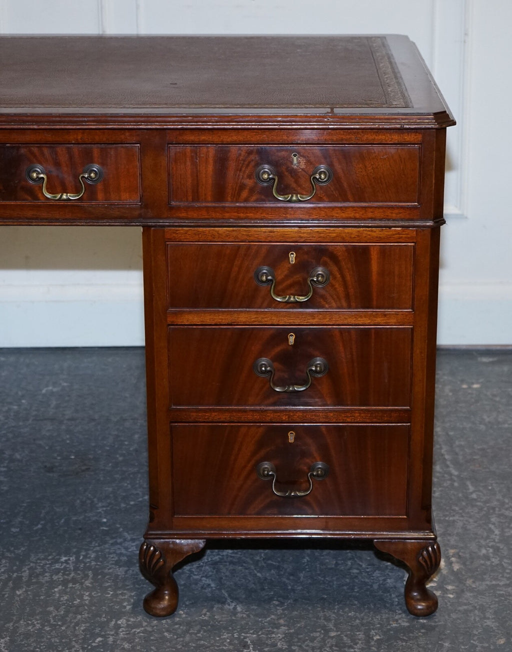 RARE GLOBE WERNICKE BURGUNDY EMBOSSED LEATHER TOP TWIN PEDESTAL DESK