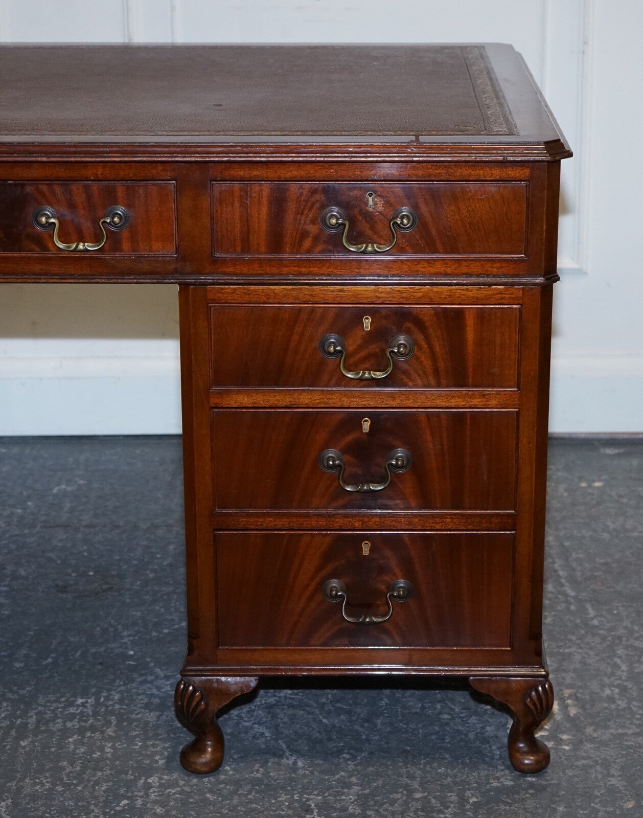 RARE GLOBE WERNICKE BURGUNDY EMBOSSED LEATHER TOP TWIN PEDESTAL DESK