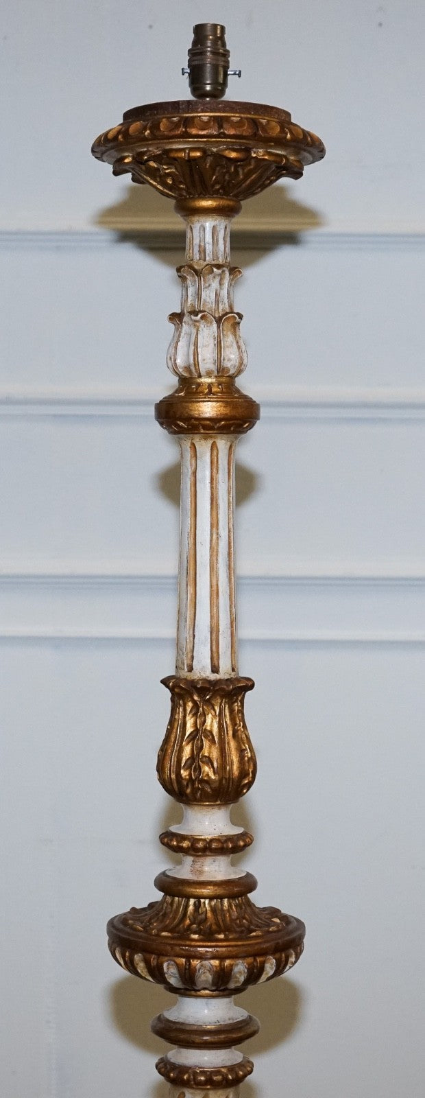 ITALIAN FLORENTINE STYLE CARVED & HAND PAINTED WHITE & GILT STANDARD FLOOR LAMP