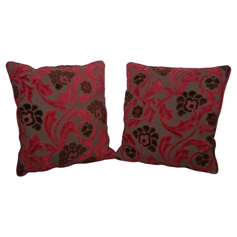 PAIR OF ALEXANDER & JAMES FLORAL HUDSON SCATTER CUSHIONS