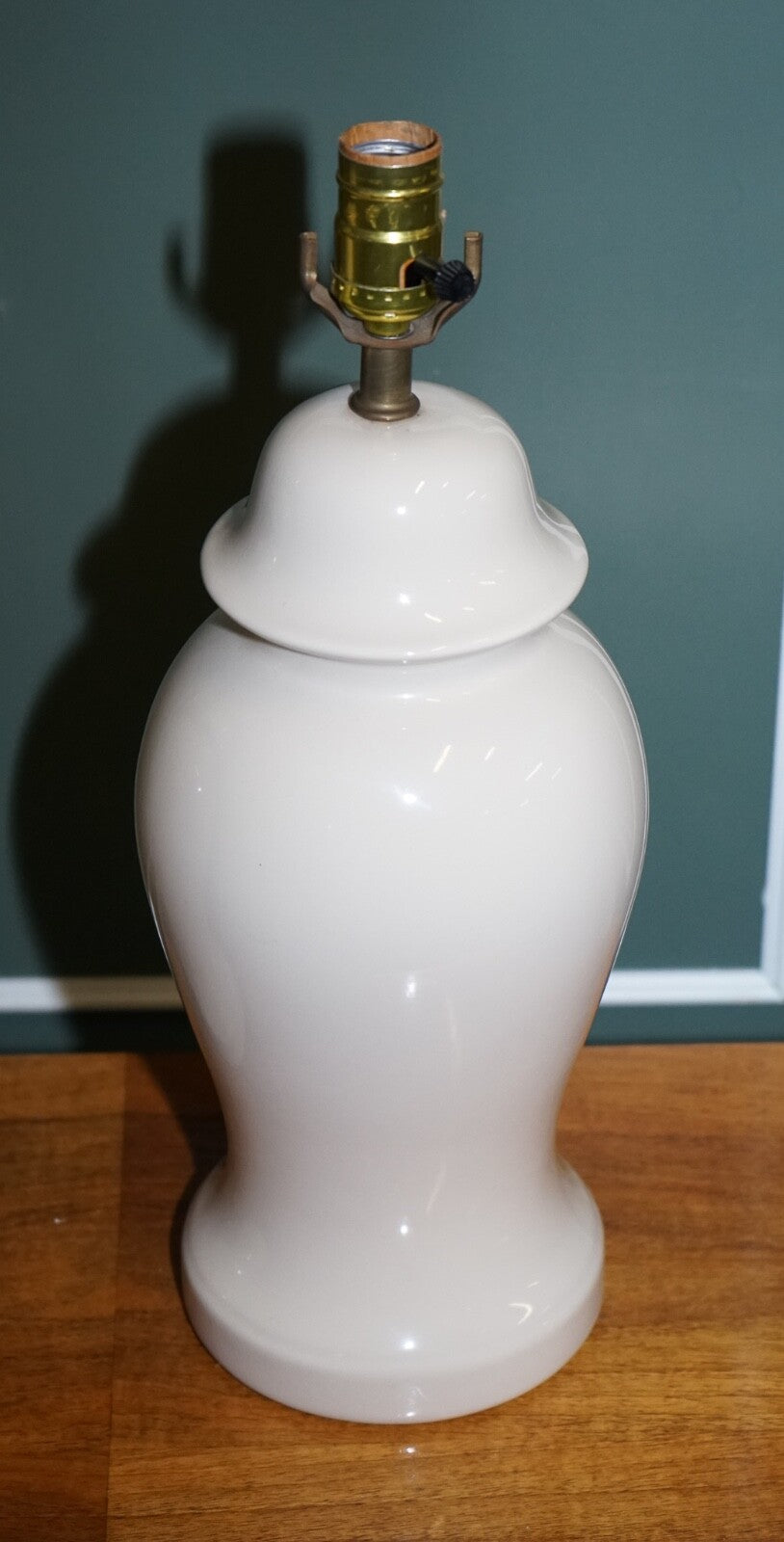 CIRCA 1970s VINTAGE CREAM COLOURED PORCELAIN PAIR OF LAMPS