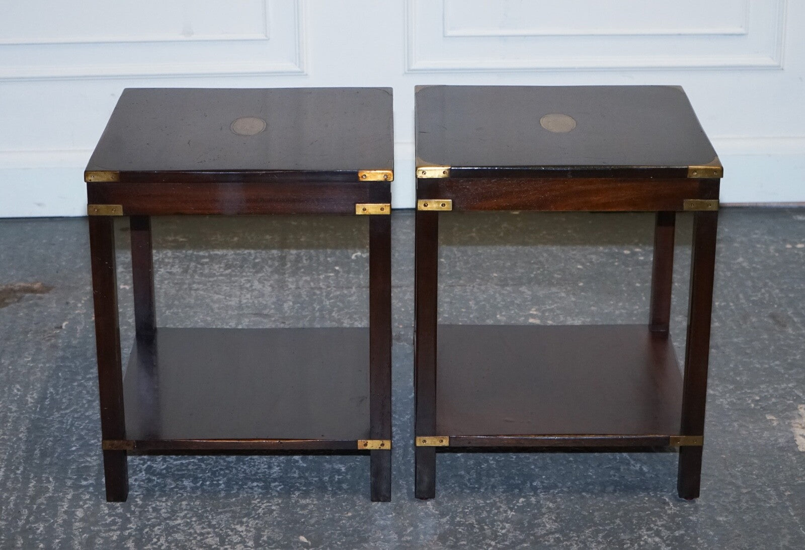 FINE ENGLISH PAIR OF BEVAN FUNNELL MILITARY CAMPAIGN NiGHTSTANDS END SIDE TABLES