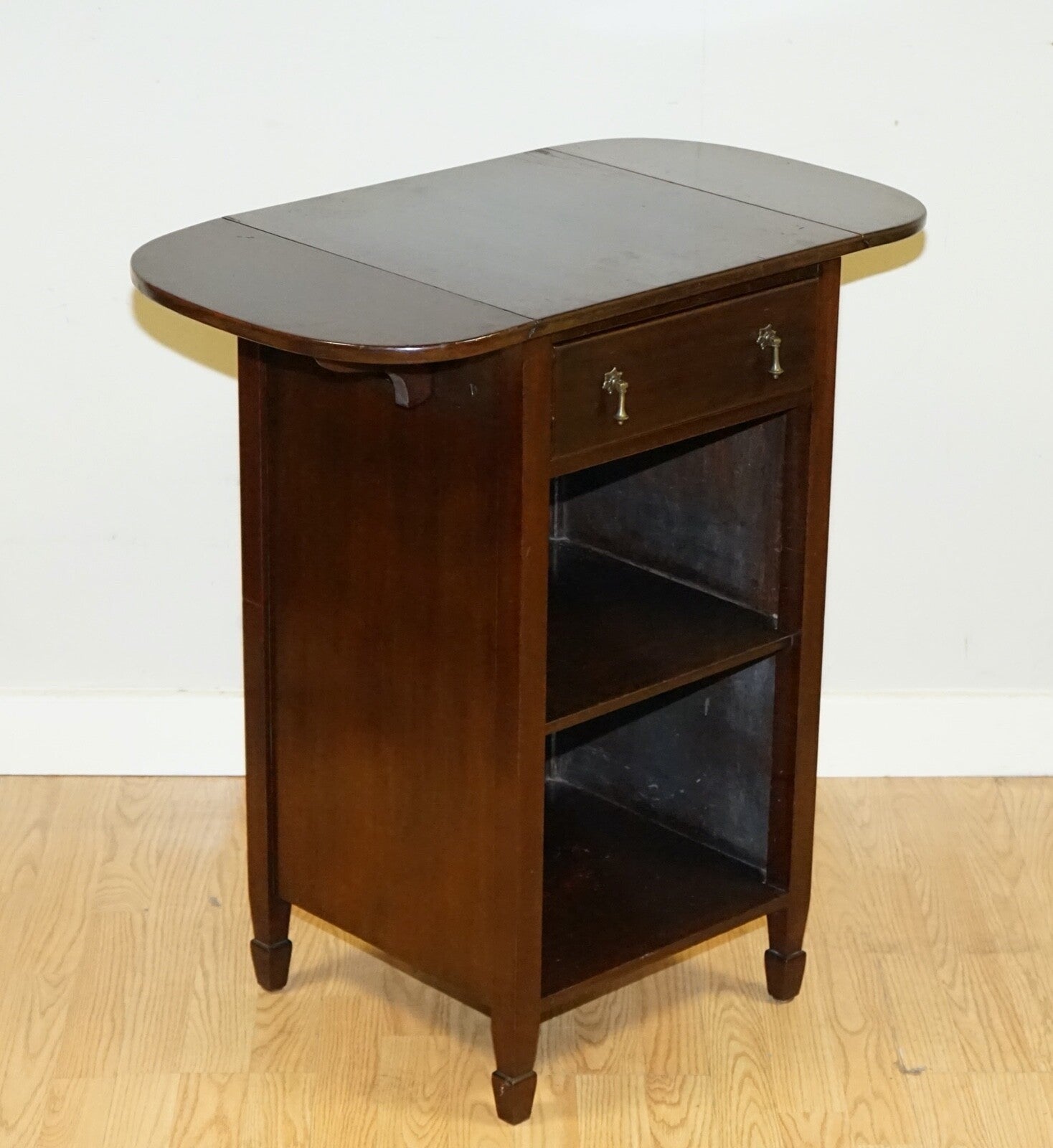LOVELY VINTAGE MAHOGANY SIDE END HARDWOOD TABLE WITH DRAWER AND SHELFS