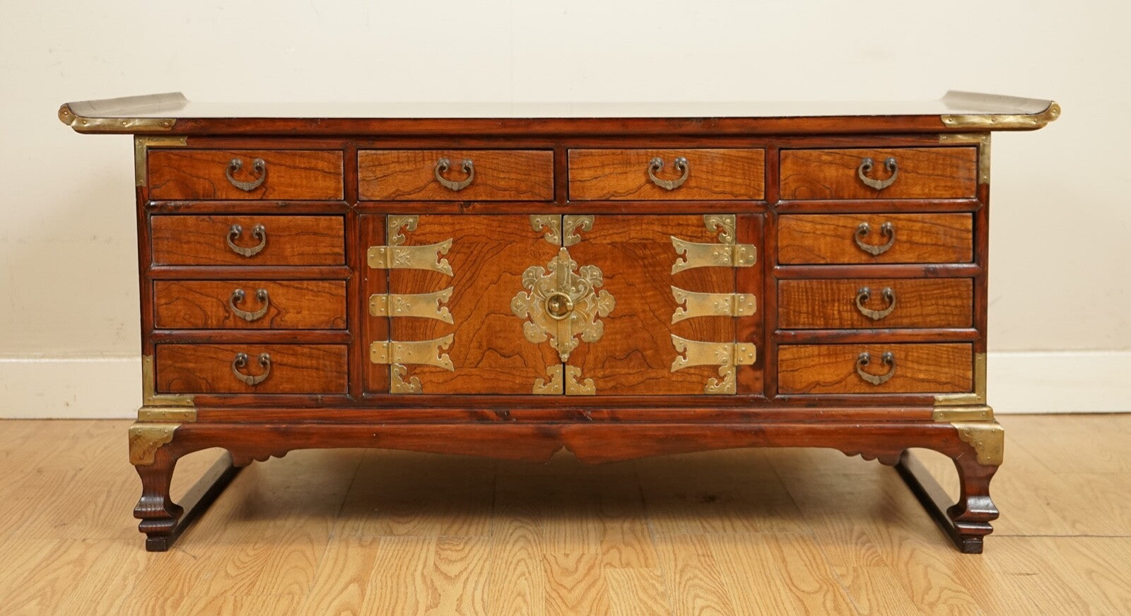 STUNNING LATE 19TH CENTRY KOREAN ELM COFFEE TABLE WITH LOTS OF DRAWERS