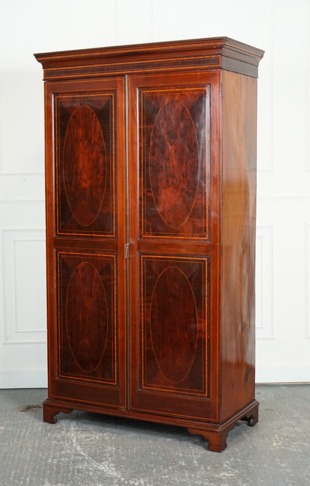 EDWARDIAN FLAMED HARDWOOD SHERATON REVIVAL DOUBLE WARDROBE J1