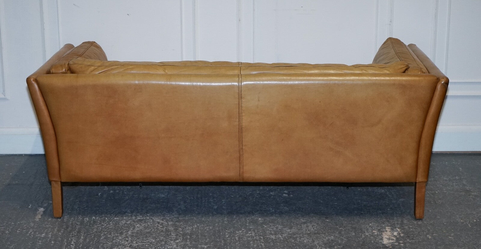 VERY COMFORTABLE CONTEMPORARY HALO GROUCHO BROWN TAN LEATHER TWO TO THREE SOFA