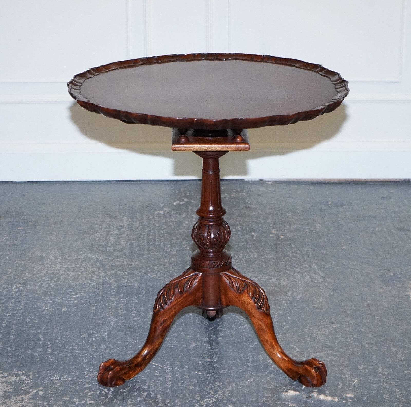 LOVELY LARGE HARDWOOD LARGE PIE CRUST TILT TOP SIDE WINE PLANT LAMP TABLE